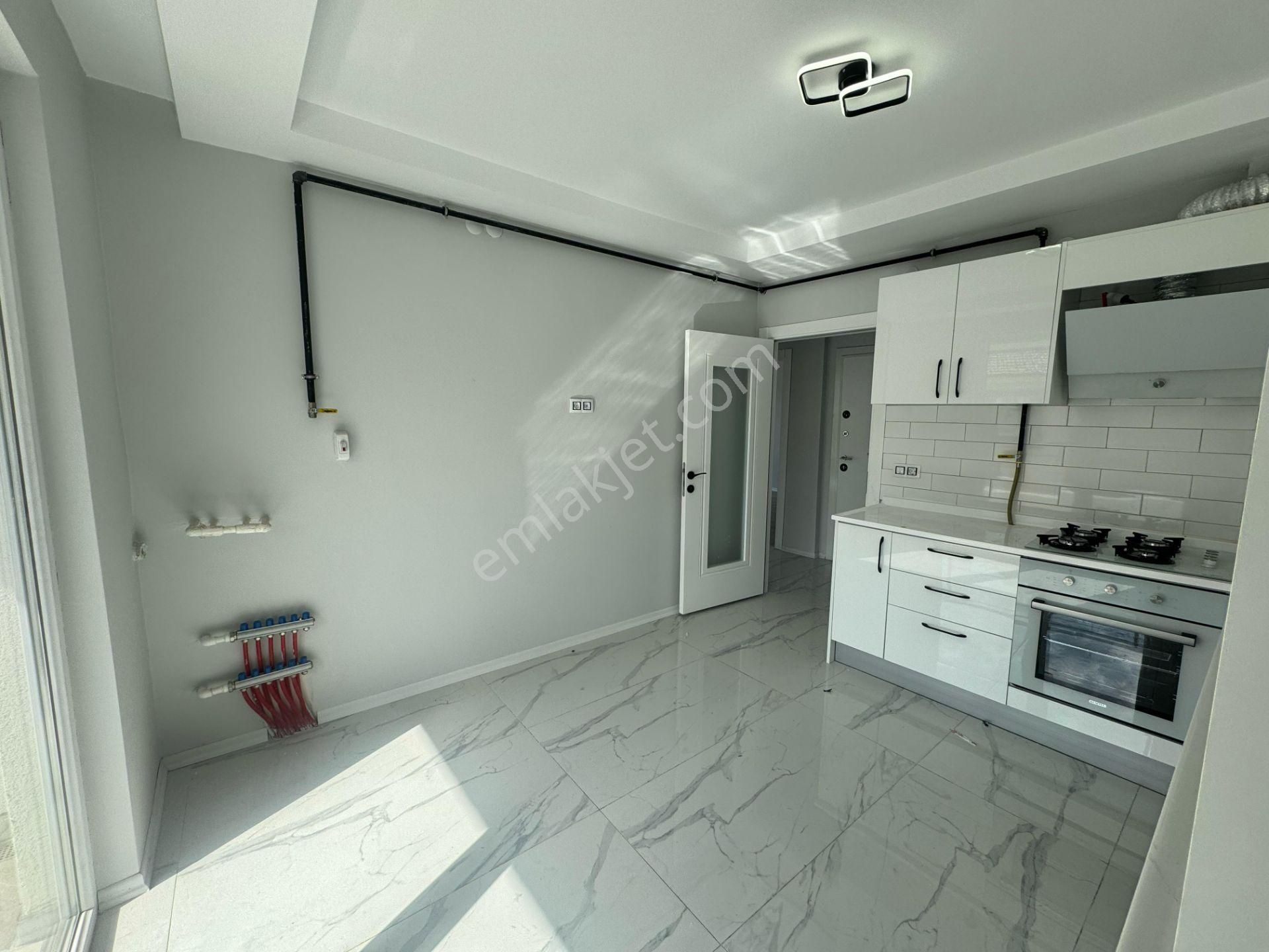 Kumlubel Mah. Esenli Caddesi Yakını 3+1/fb-22