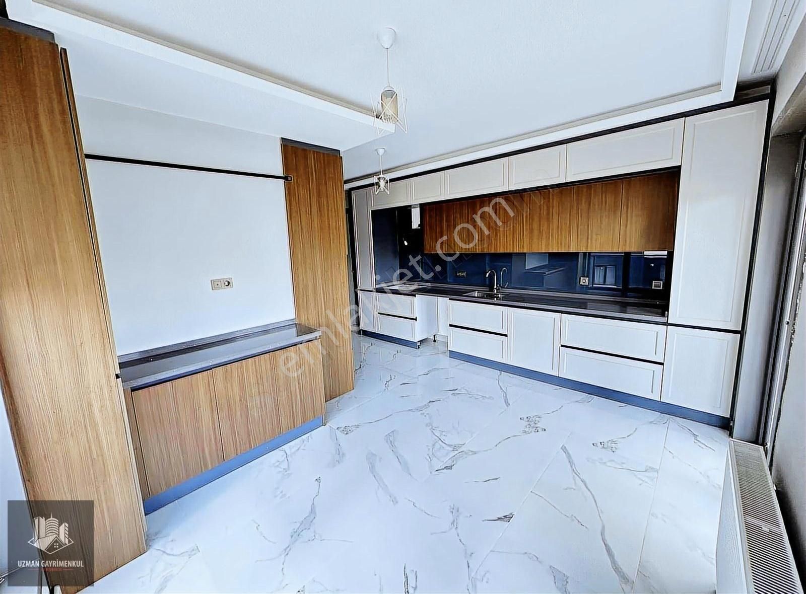 Uzmandan Karapürçek Mah Lüks Güvenlikl Site İçerisinde 4+1 Daire