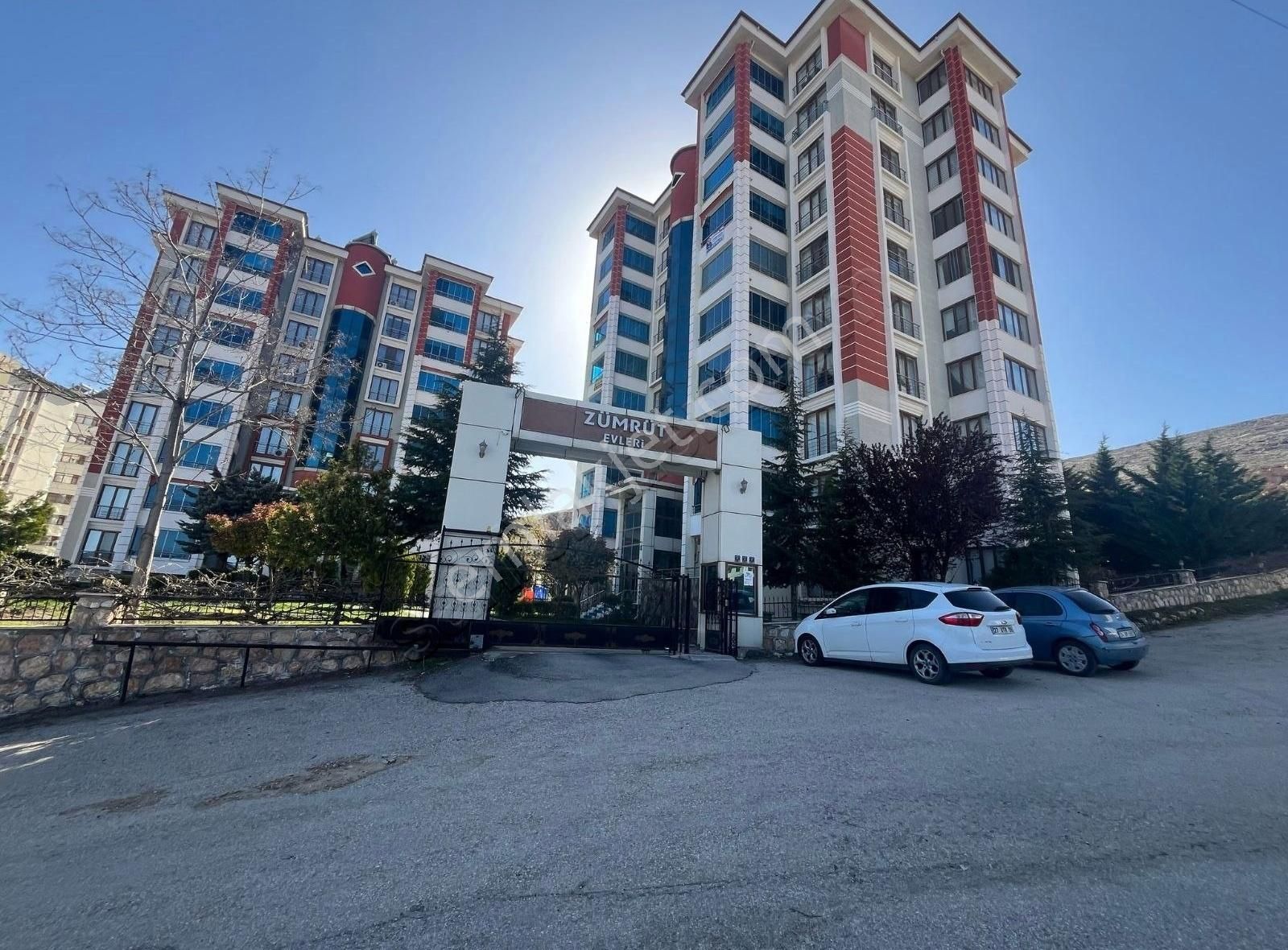 Elazığ Emlak'tan Cumhuriyet Mahallesi Zümrüt' De Satılık 4+1