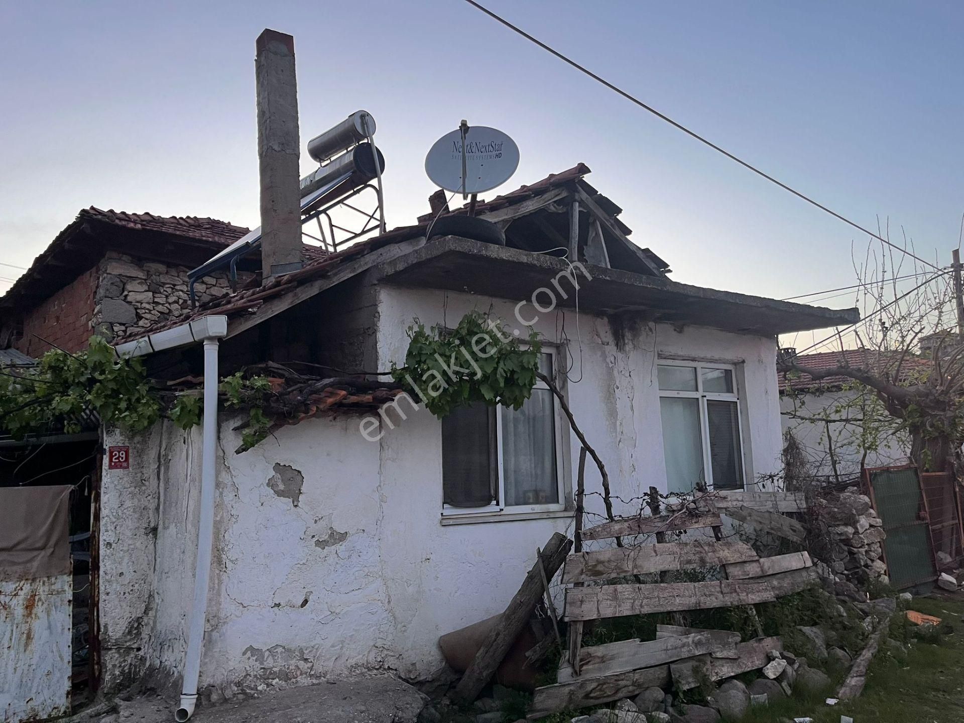 Dialog Skala Sındırgı Aslandede Satılık 2 Adet Müstakil Ev Ve Arsası