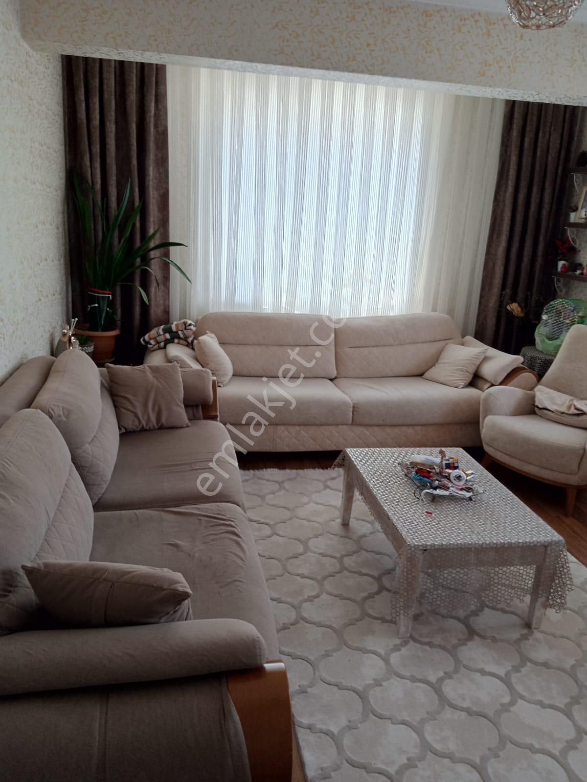 Sancaktepe Yunus Emre Mahallesi 2+1 100 M2 Satılık Arakat Daire