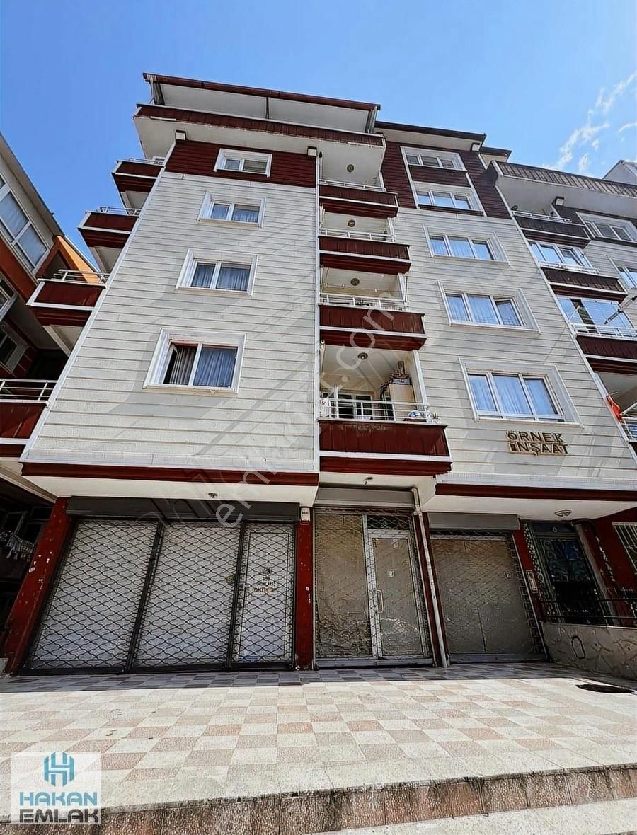 Etimesgut İstasyon Mah 3.arakat Yapılı Asansörlü Satılık Daire
