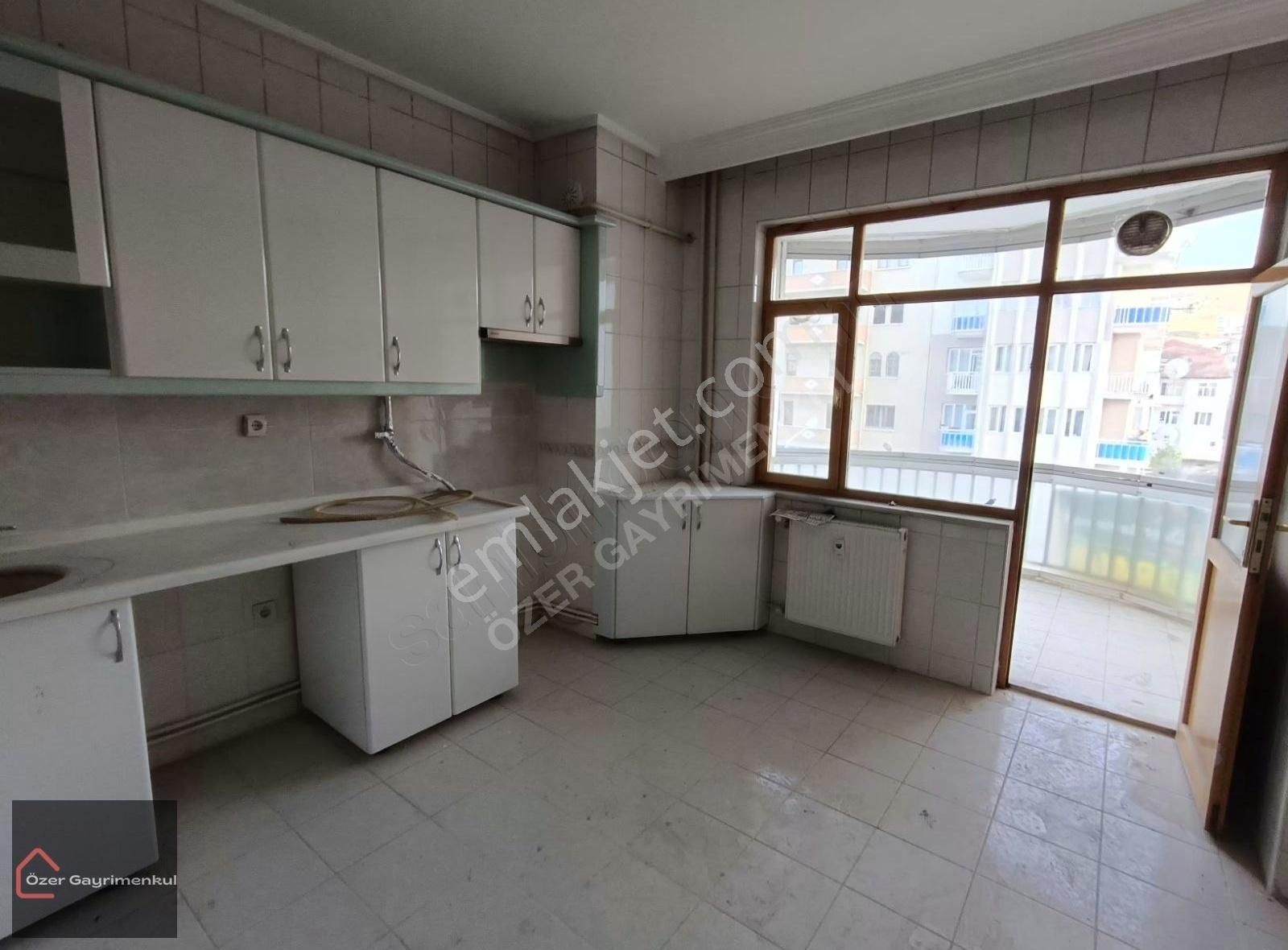 Özer Gayrimenkulden Çöşnüka Cadde Üzeri 4+1 Liralık Daire