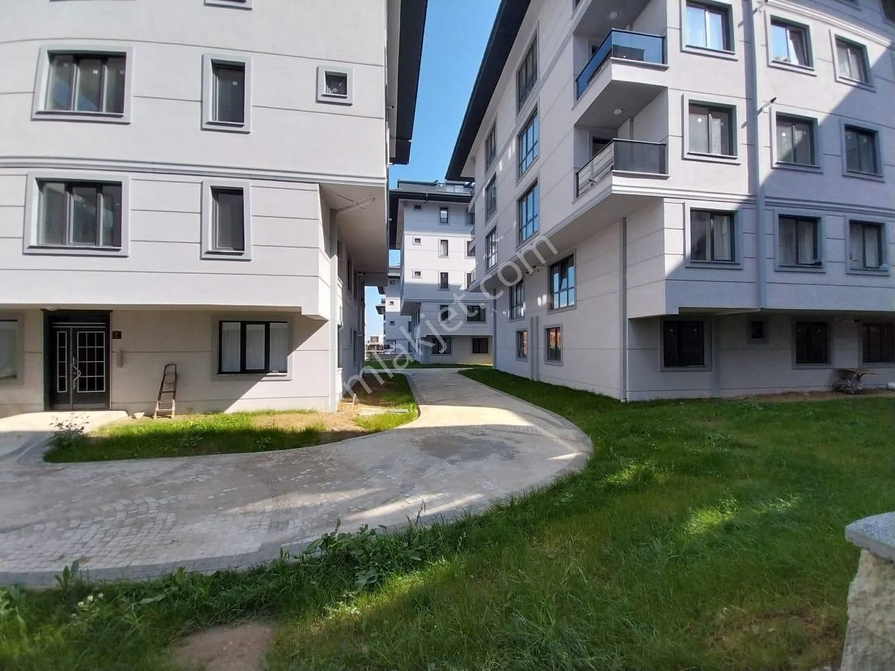 Üsküdar Burhaniye Konakları Satılık 1+1 Daire