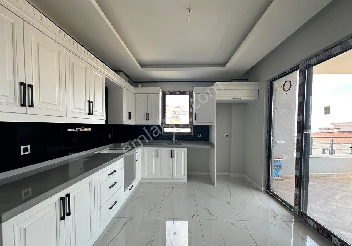 Atakum İstiklal Mahallesinde Deniz Manzaralı 4+1 Daire