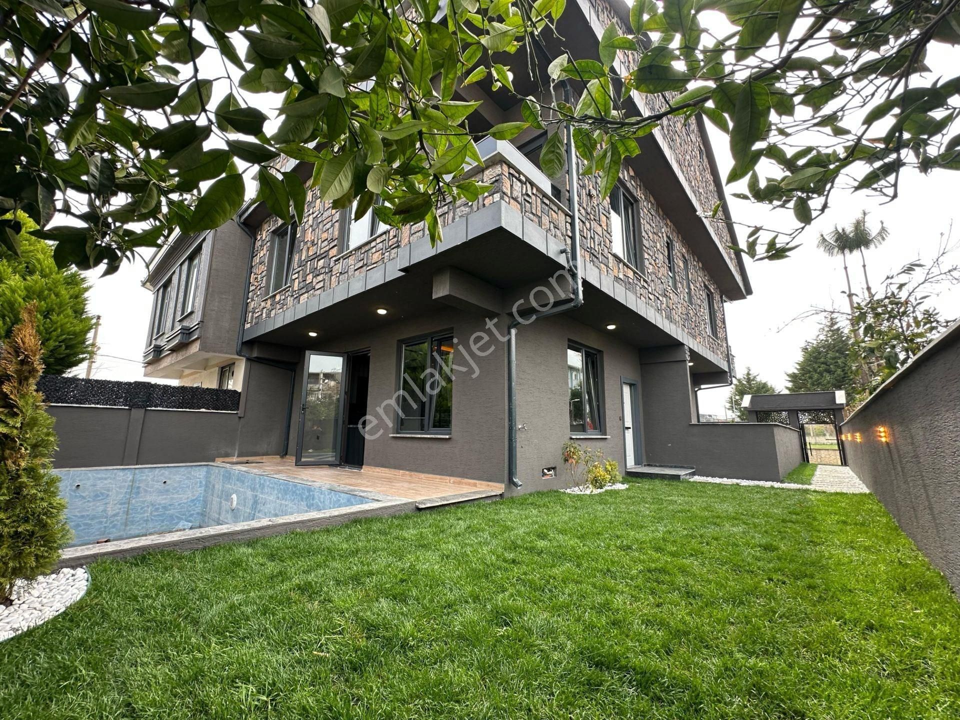 Sakarya Da Satılık Müstakil Havuzlu Villa