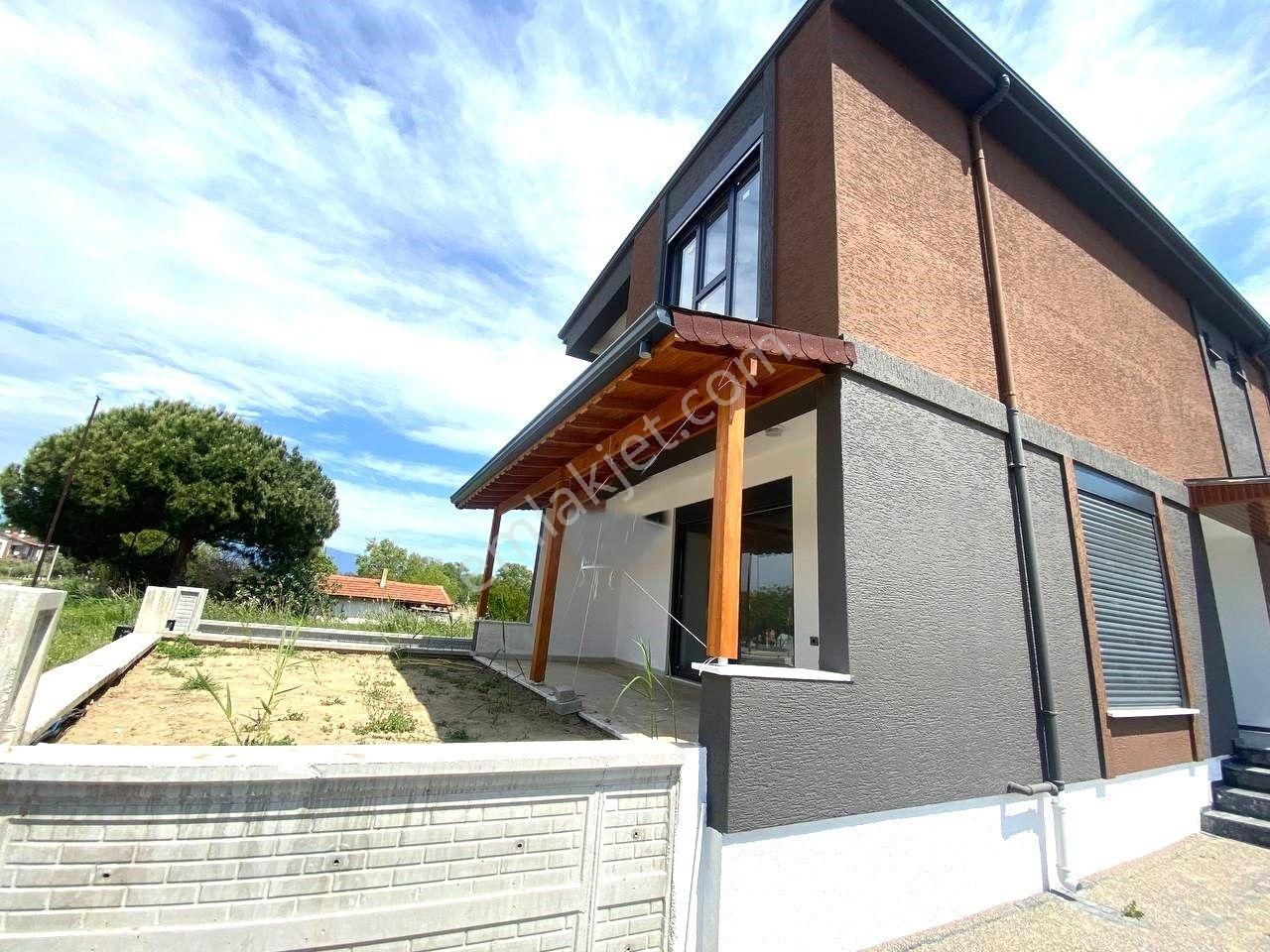 🟧🟧 Aktiften Burhaniyenin Gözde Mahallelerinden Örende Denize 700m Ferah Geniş Satılık 3+1 Villa 🟧