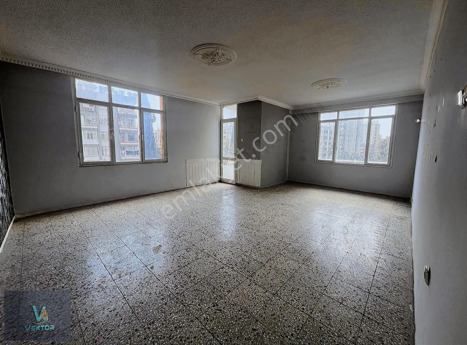 Adana Koleji Kavşağında 3+1 Geniş Oturumlu 3+1 Kiralık Daire