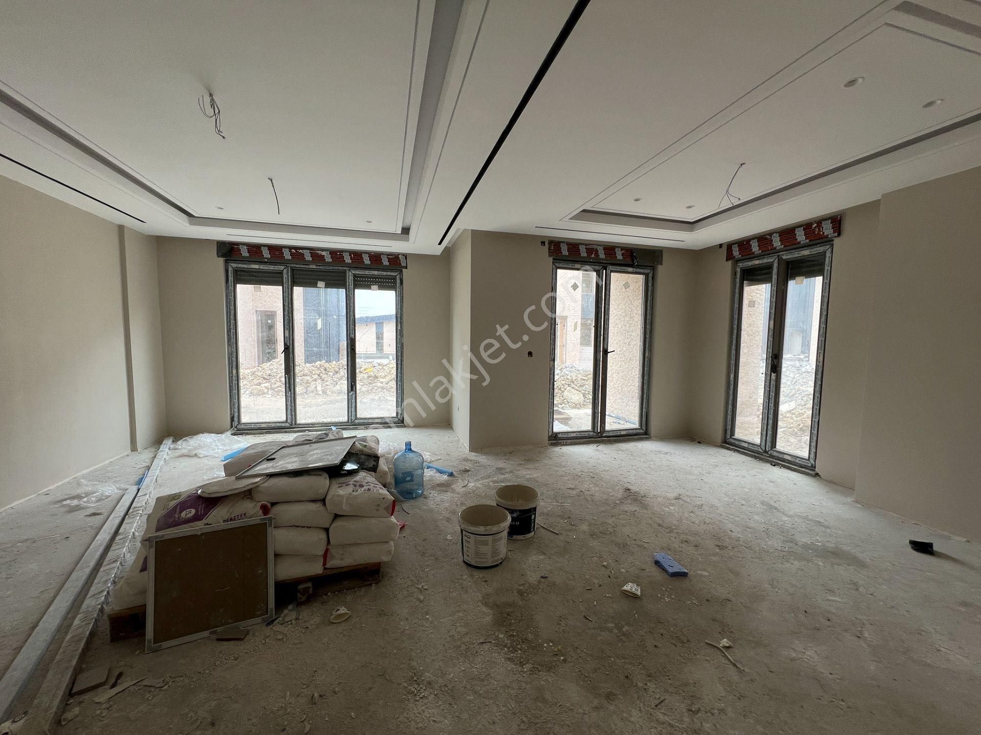 Bahçeşehir 1. Kısım'da Fırsat 4+1 Satılık Villa - Görsel 2