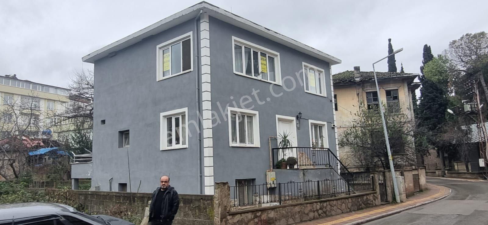 Korkmaz Emlaktan Bafra Büyük Camide Müstakil Bahçeli Bina