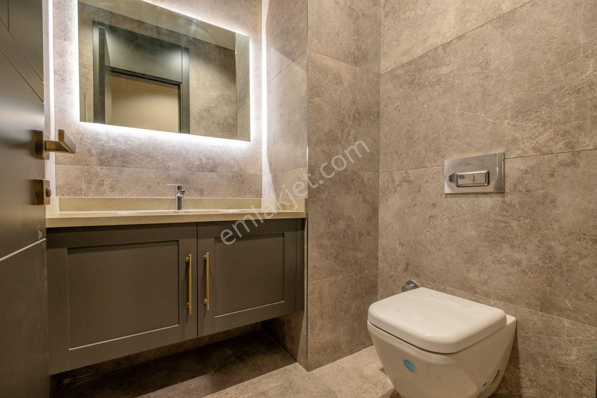 Bahçeşehir 1. Kısımda Satılık Lüks 5+1 Villa - Görsel 32