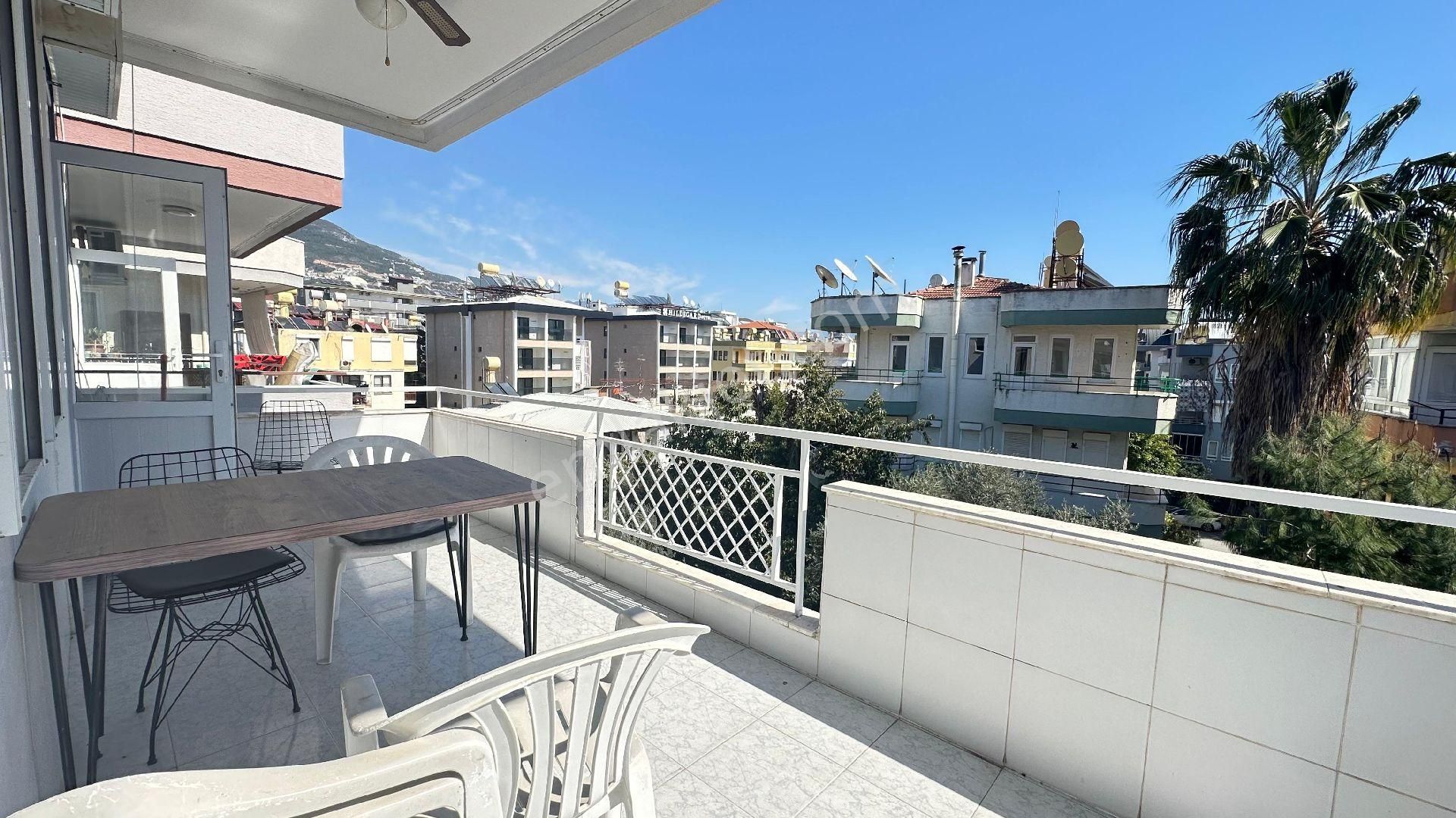 Alanya Merkez Klopatra Plajına 250 Metre Eşyalı 1+1 Daire