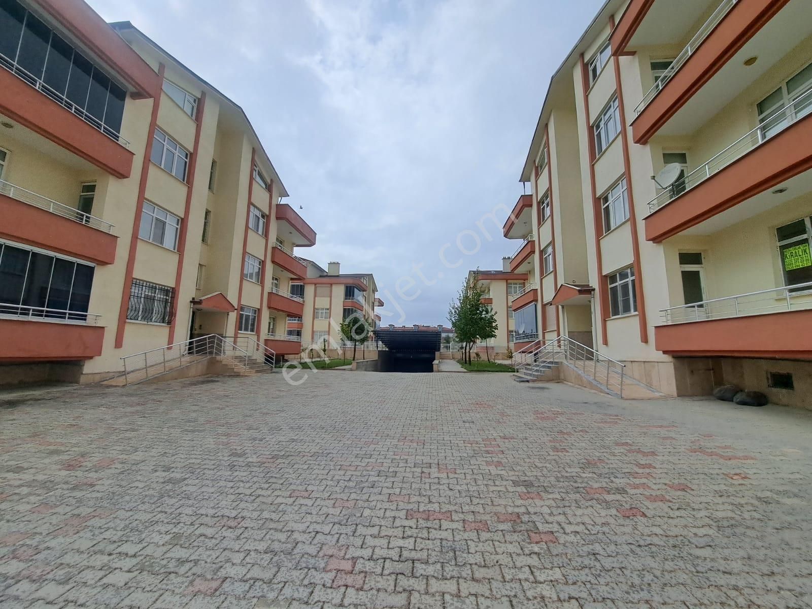 Kosova Mah. Fen Lisesi Yakını 6+1 Dubleks Ayrı Girişli Satılık Daire...
