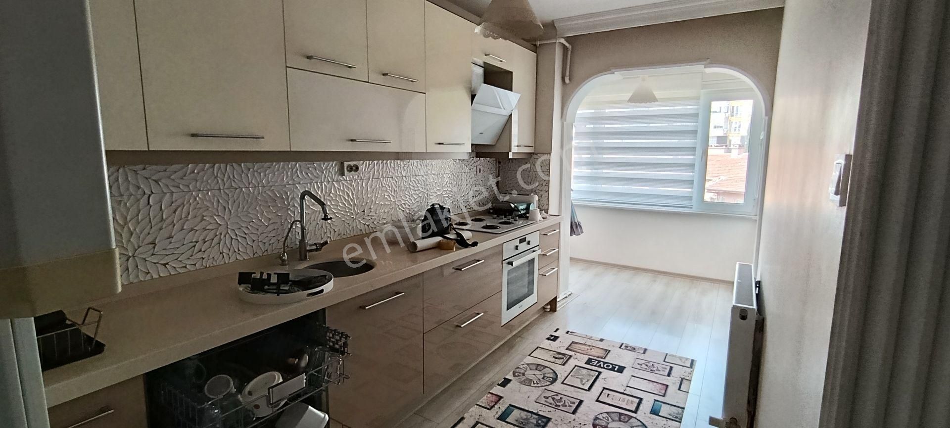 Gemlik Eşyalı Kiralık Daire 3+1 Cumhuriyet Mah. Merkezi Yerde Asansörlü Modern Eşyalı