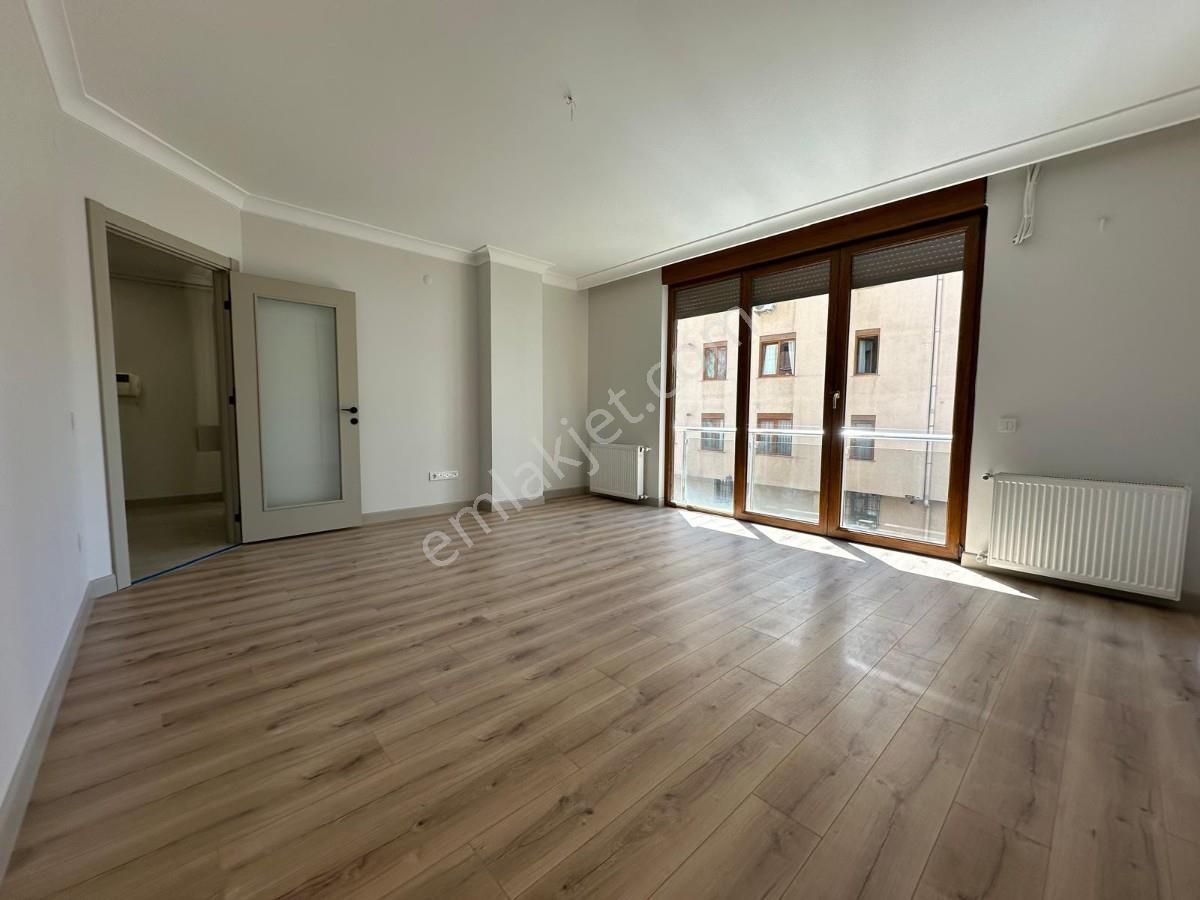 Kadıköy Kozyatağında Münübüse Yakın 2+1 Satılık Daire Troyka