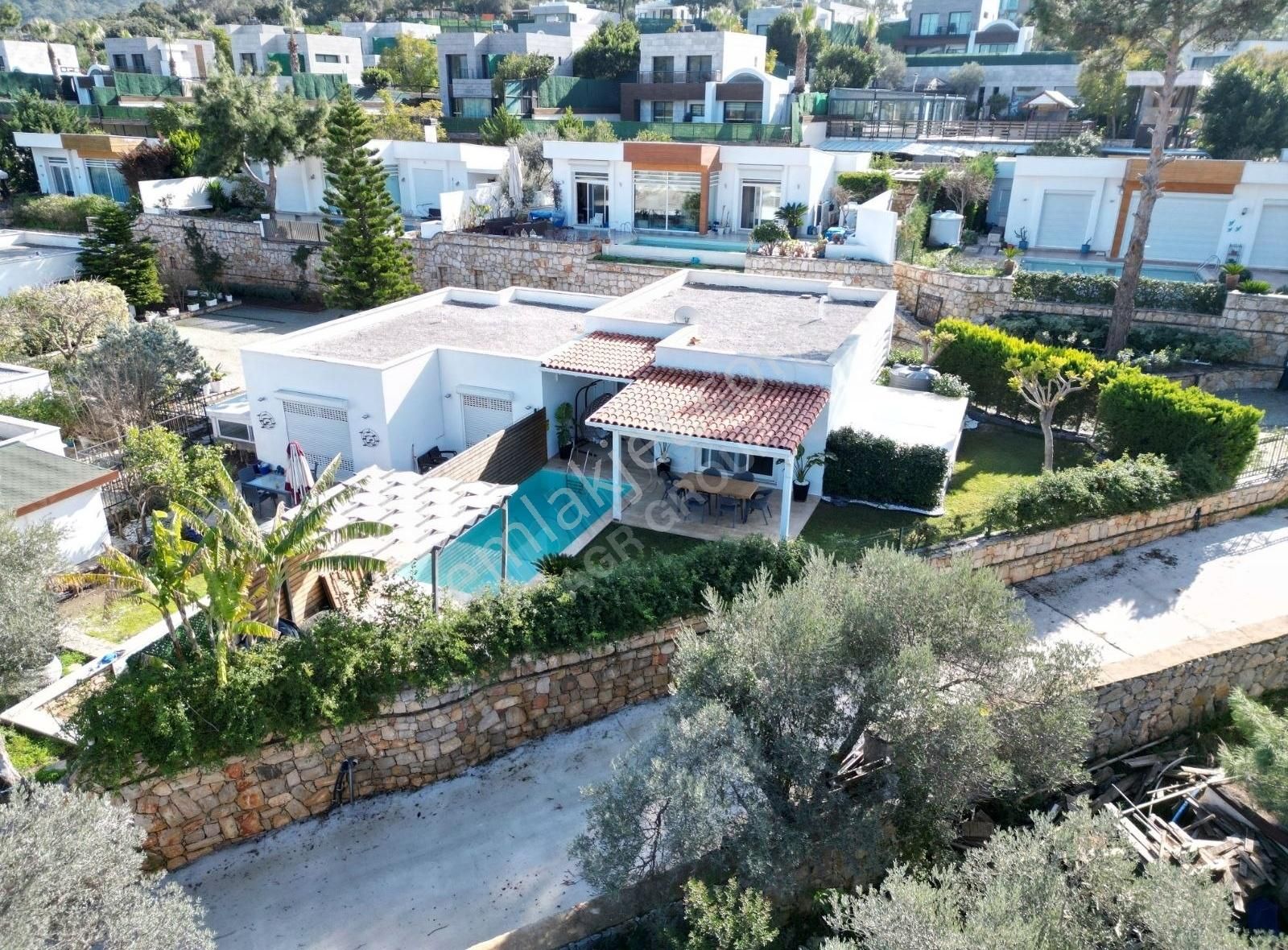 Agr Group'tan Torba'da Özel Havuzlu Bahçeli Müstakil Villa !