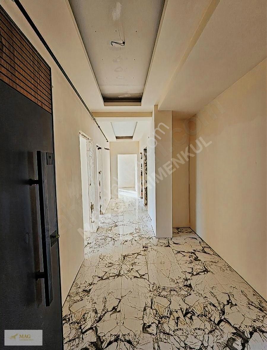 Yeni Mahallede Satılık 3+1 Deniz Manzaralı 150m² Fırsat Daire