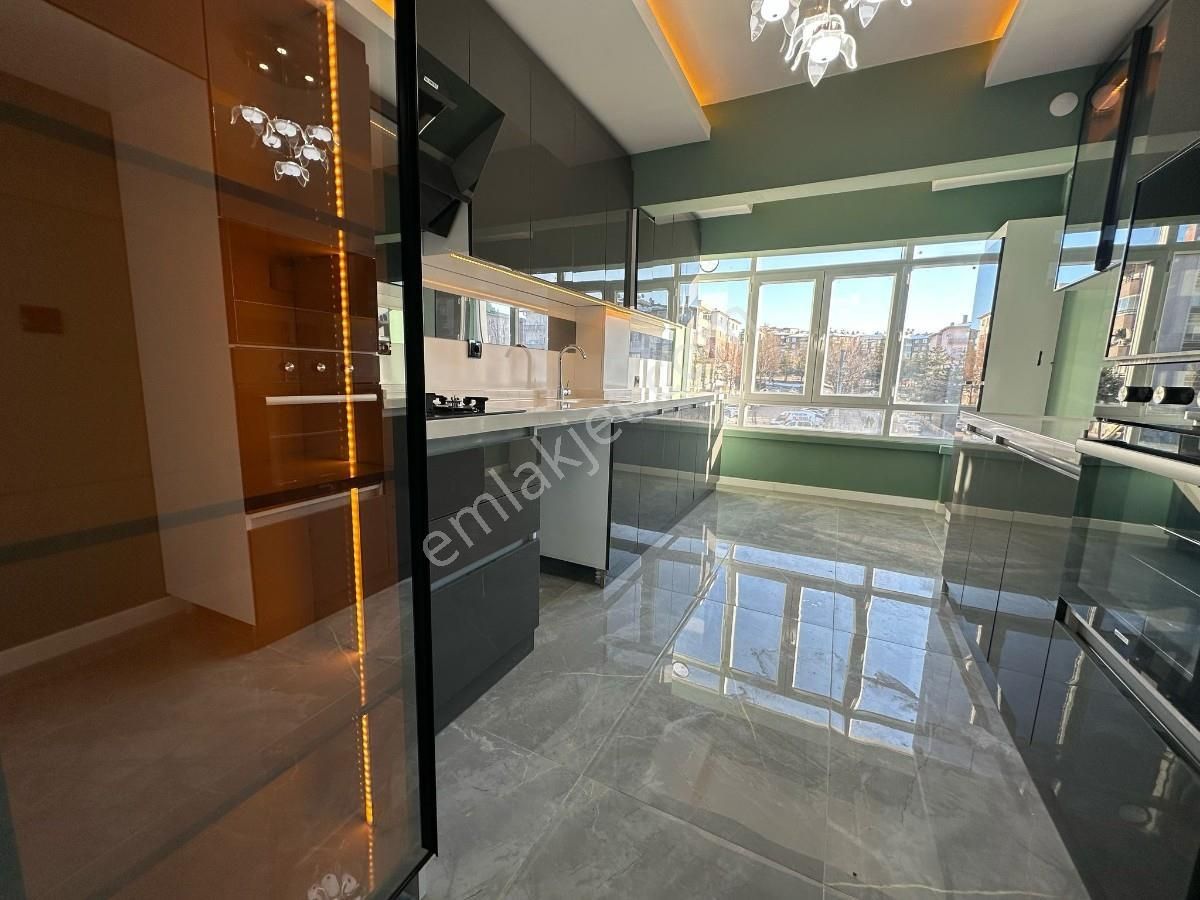 Sincan Selçuklu Mah 3+1 Bağımsız Ultralux Yapılı Asansörlü Daire