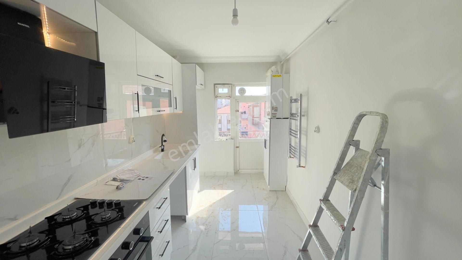 Şafak'tan İncirli Merkez'de 3+1 Ultra Lüks Orta Kat Güney Cephe!