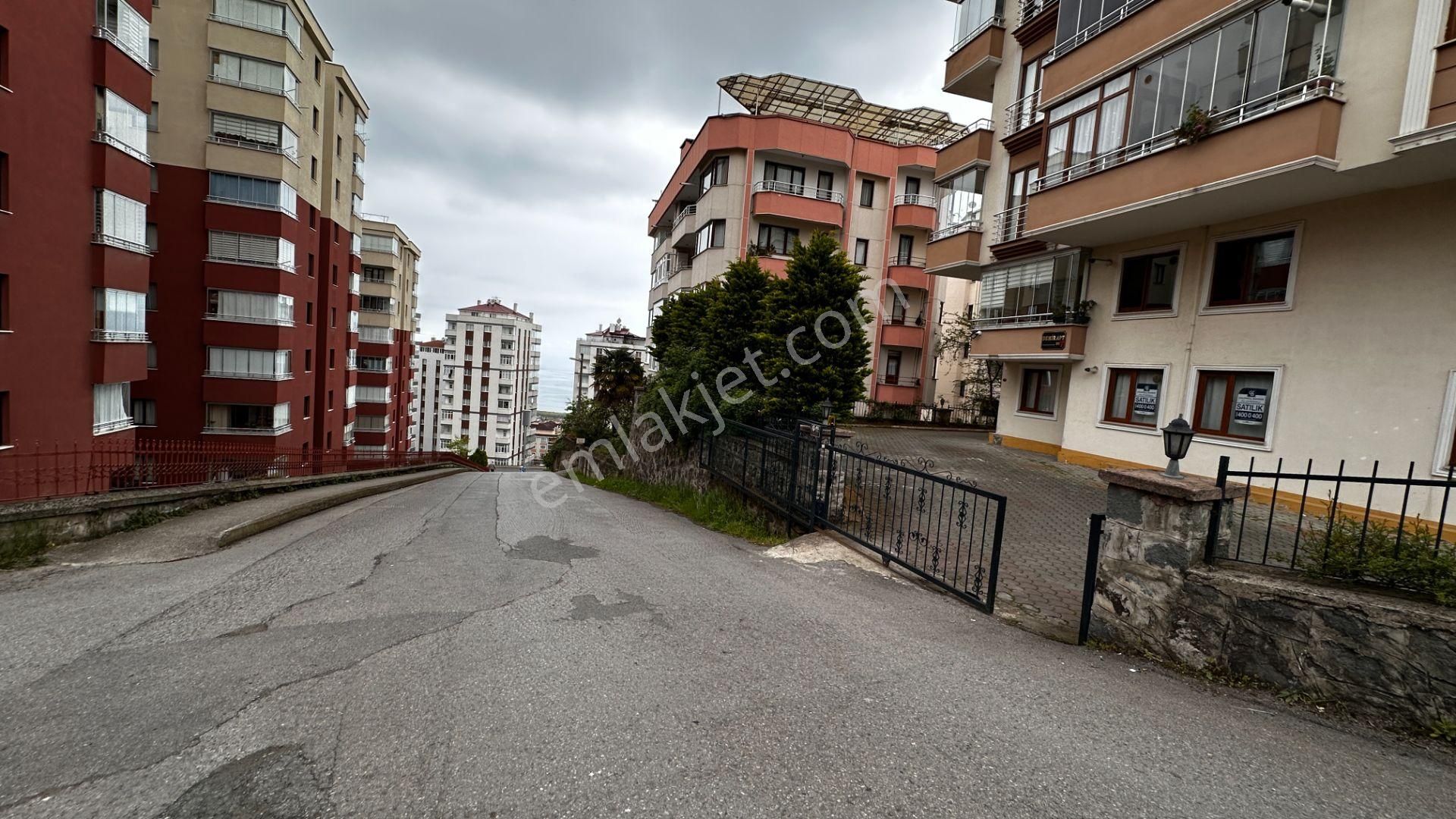 Yeşiltepe'de Merkezi Konumda Satılık Daire