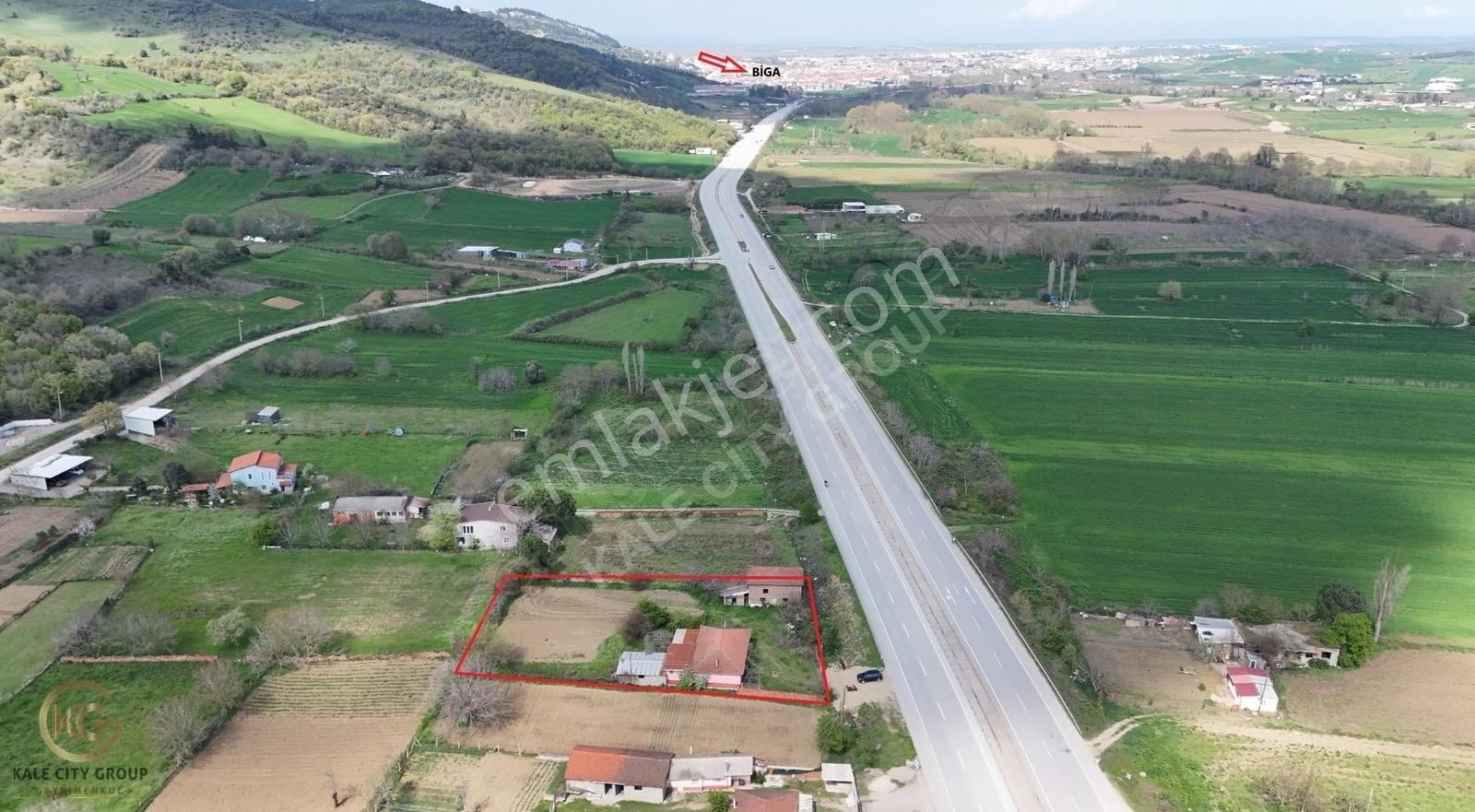 Biga Sarıkaya Köyünde Anayola Cephe Müstakil Köy Evi