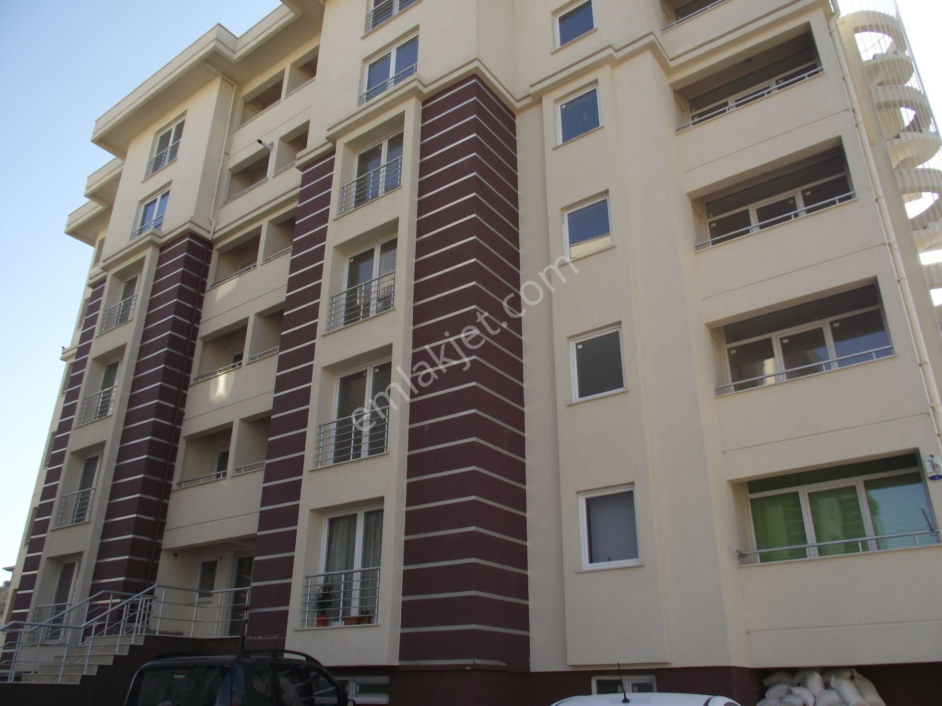 Kare Emlak'tan Çınar Konutlarında Satılık 3+1 Daire