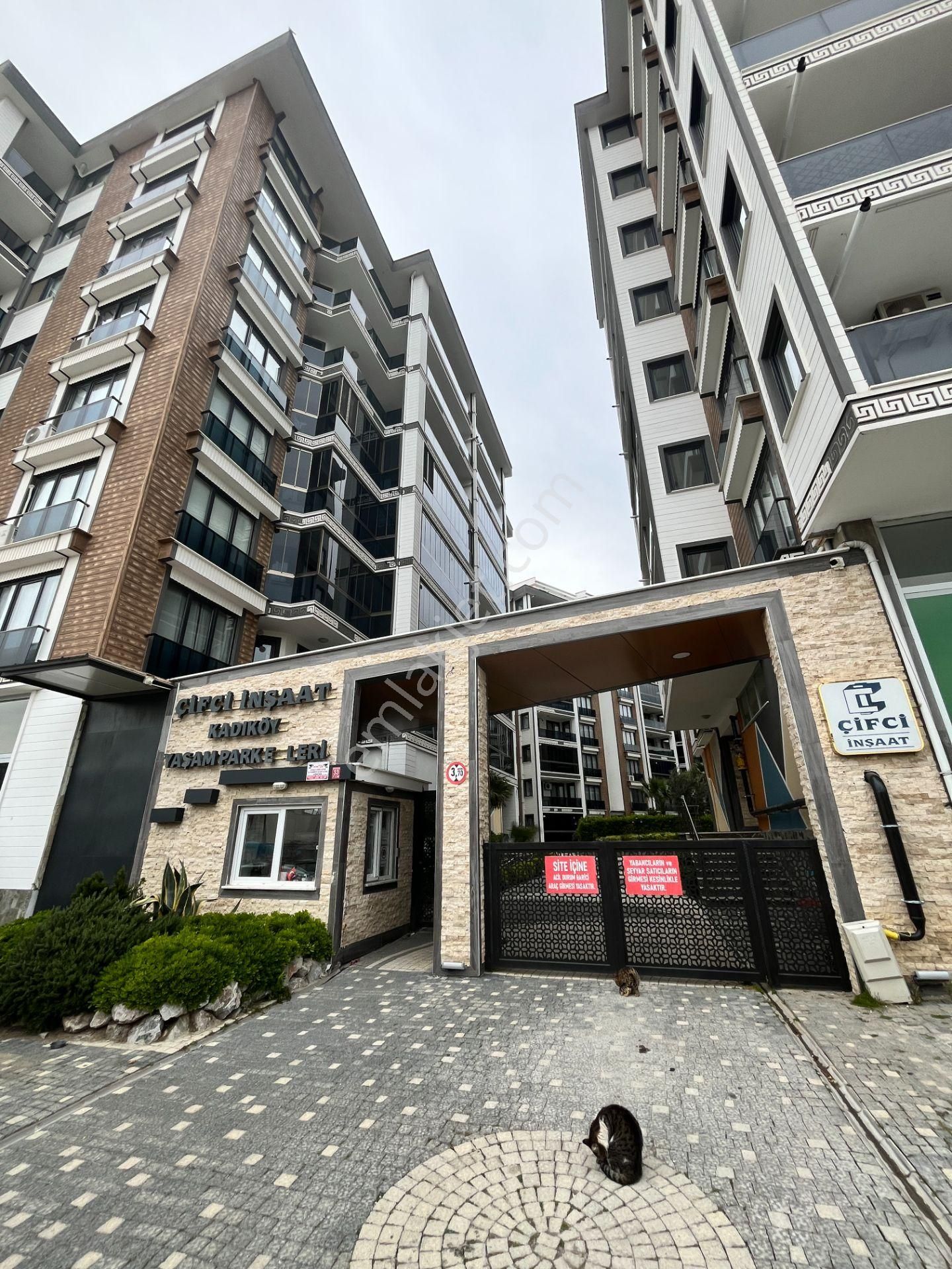 Kadıköy Yaşam Park Sitesi'nde 3+1 Kiralık Daireniz Hazır
