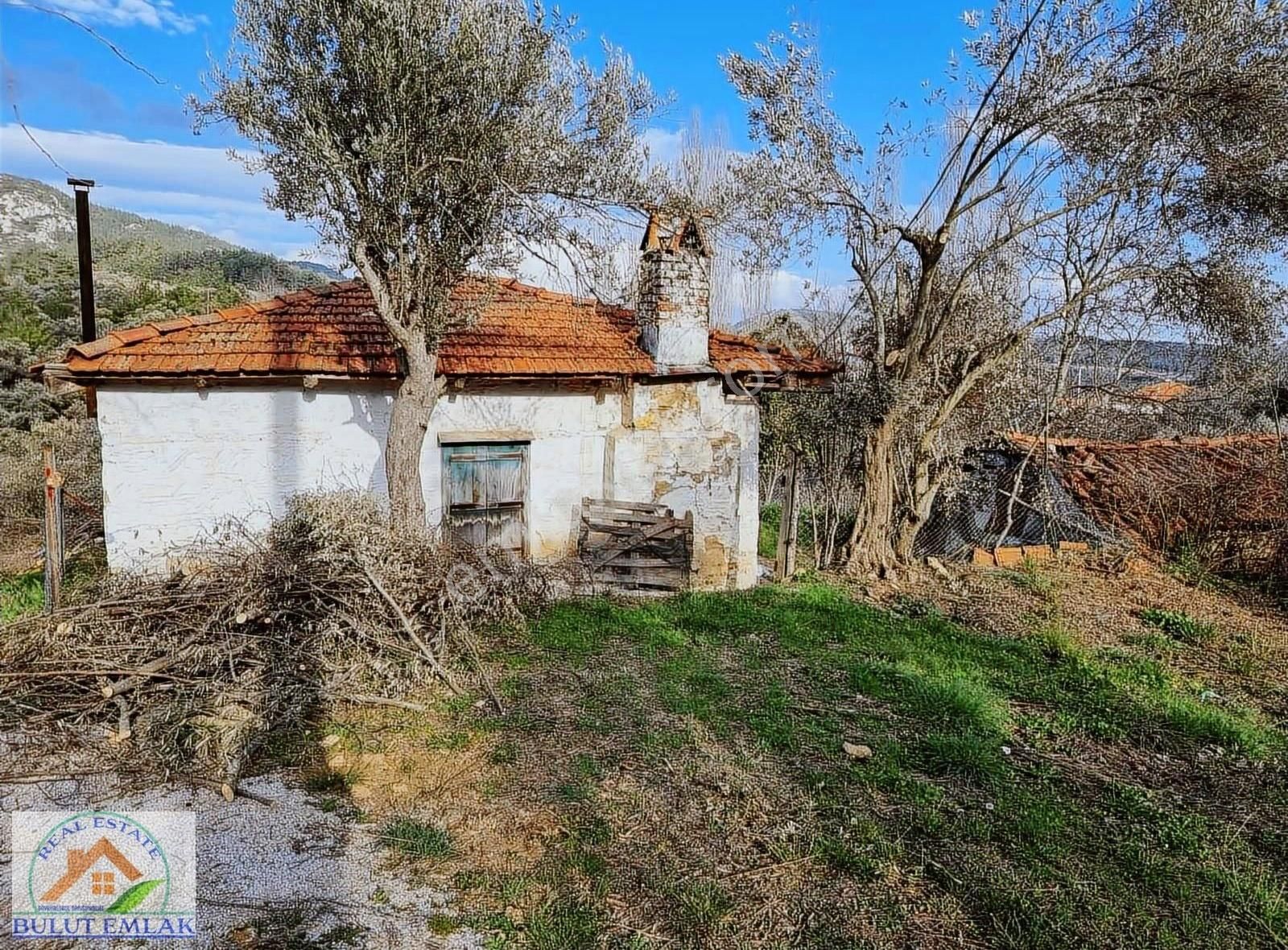 Bulut Emlak Ula Kızılağaç'da 866 M2 Kavgir Ev Ve Satılık Tarla