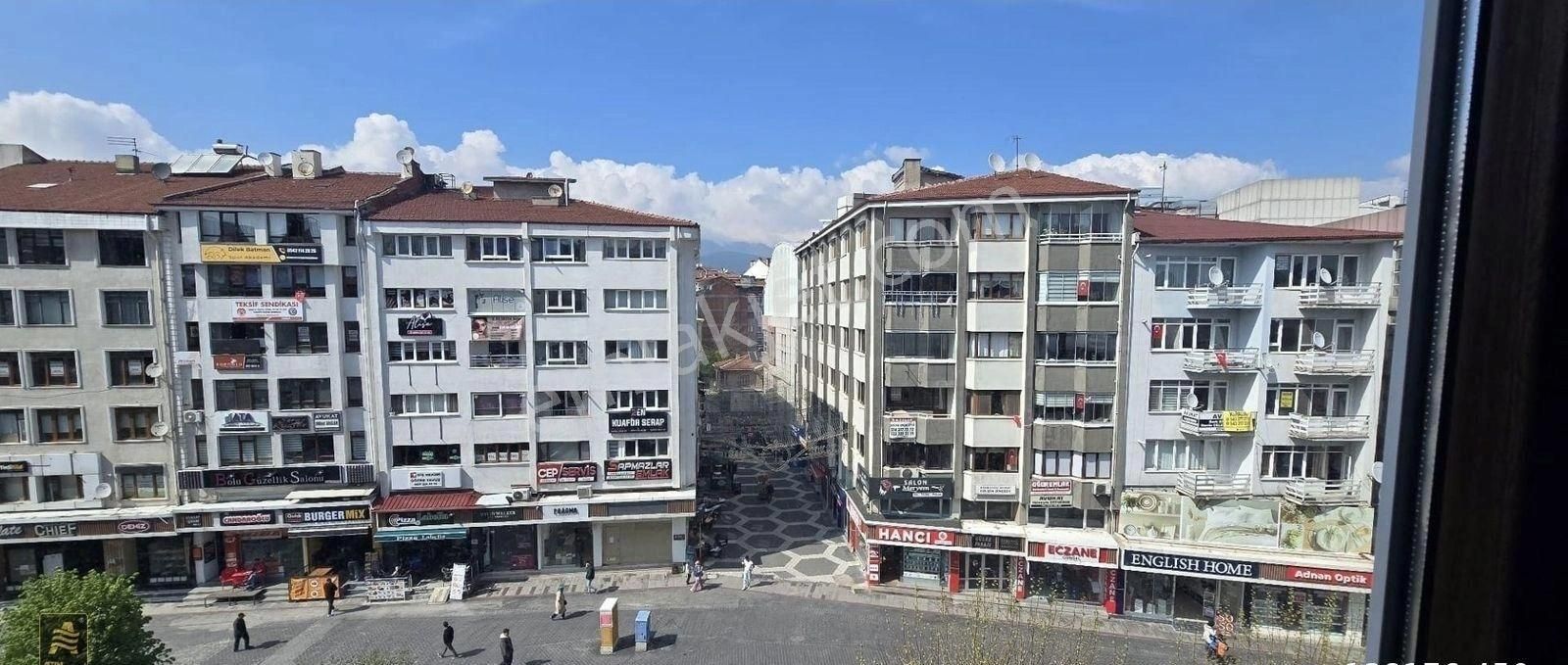İzzet Baysal Caddesin'de Kiralık Geniş 3+1 Daire Altın Emlak'tan