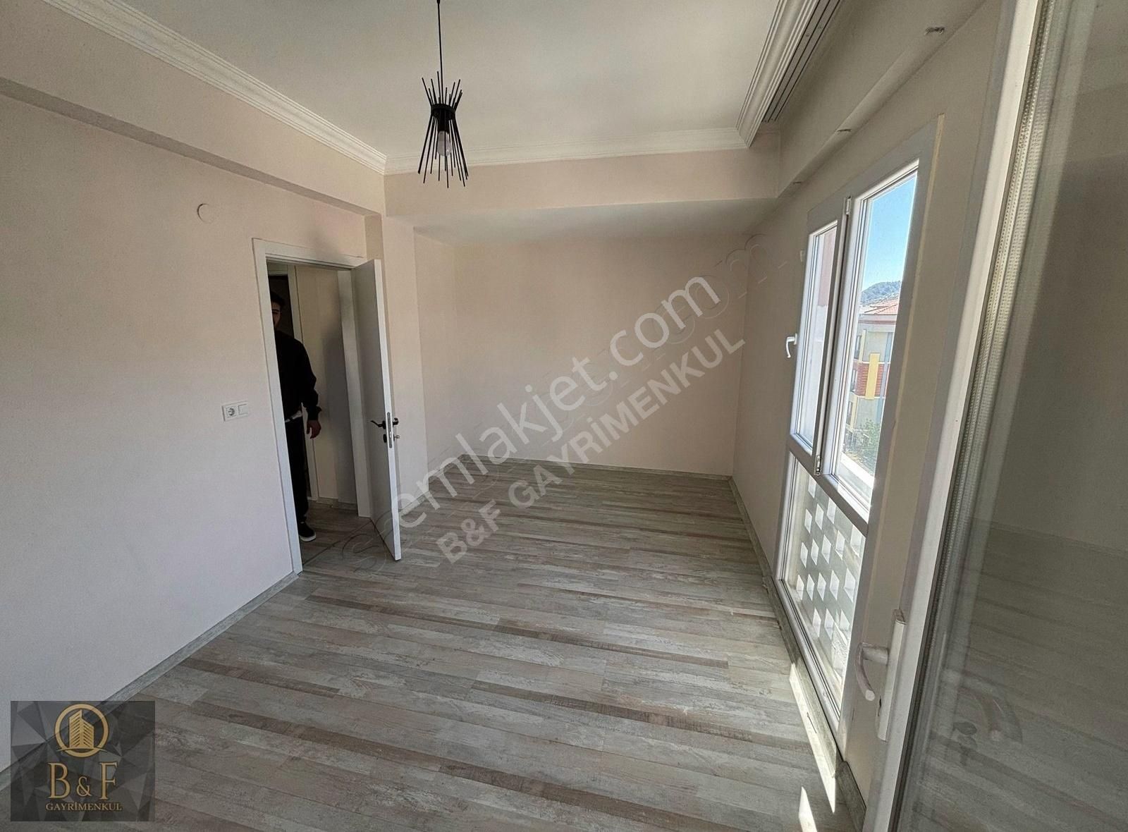 Muğla Milas İsmetpaşa Mahallesinde Kiralık 130m2 Daire