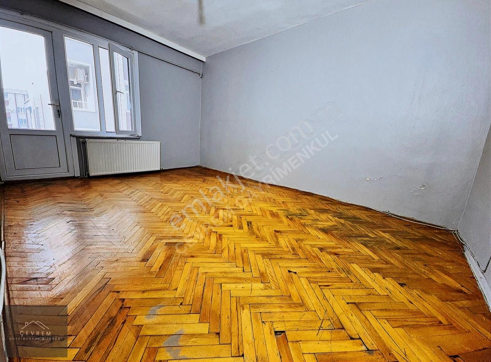 **çevrem**den Cadde Üstünde E5'e 2dk Mesafede 2+1 95m² Kiralık