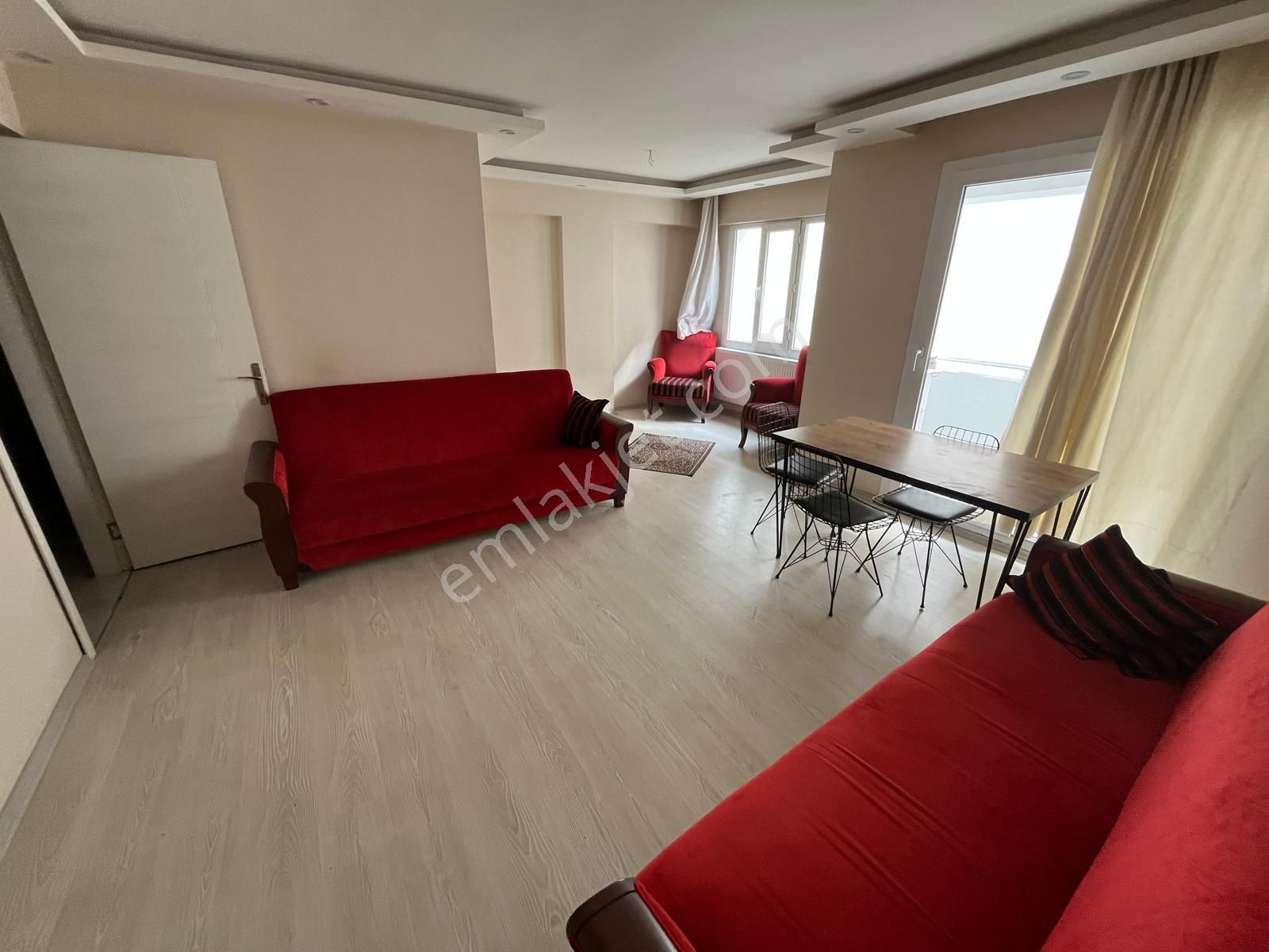 Çözüm Emlak'tan 1+1 Eşyalı Kapalı Mutfaklı Ara Kat Kiralık Daire