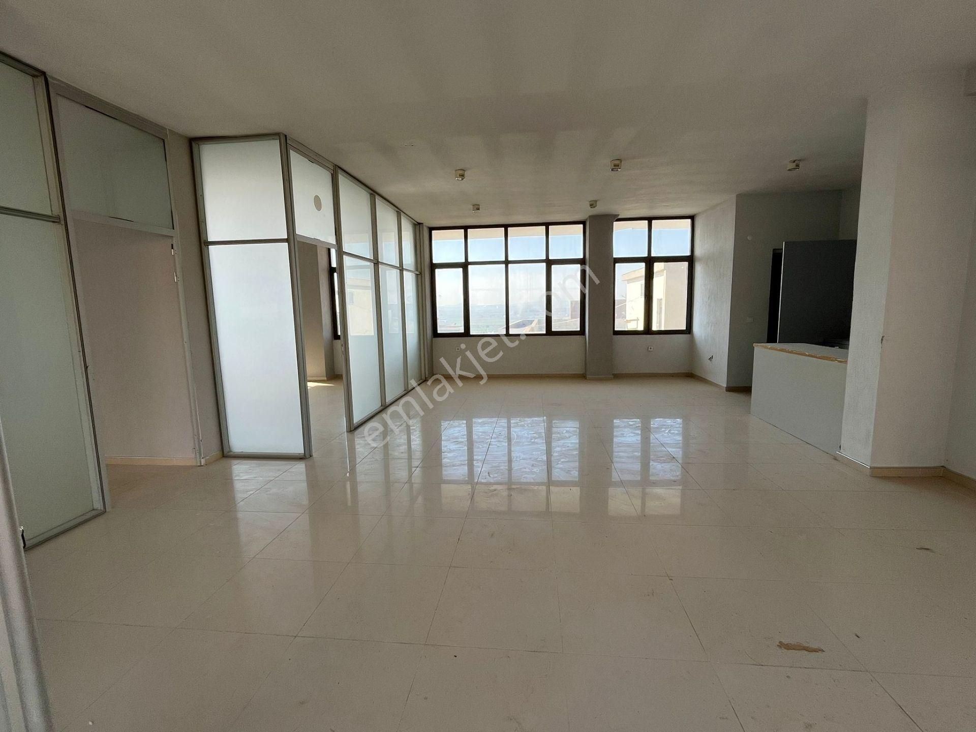 Menemen Ulukent Ulukop. 110+114 M2 Yan Yana İki Kiralık Dükkan