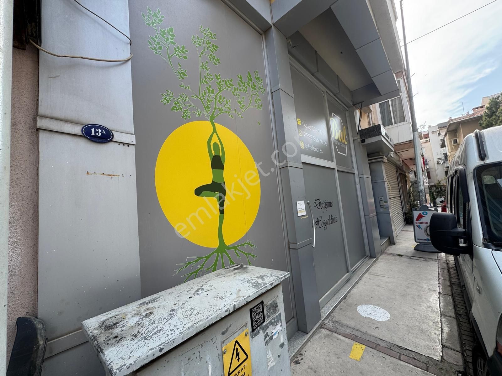 Balçova Onur Mah Ata Cad Yakını Yüksek Tavan Satılık Dükkan