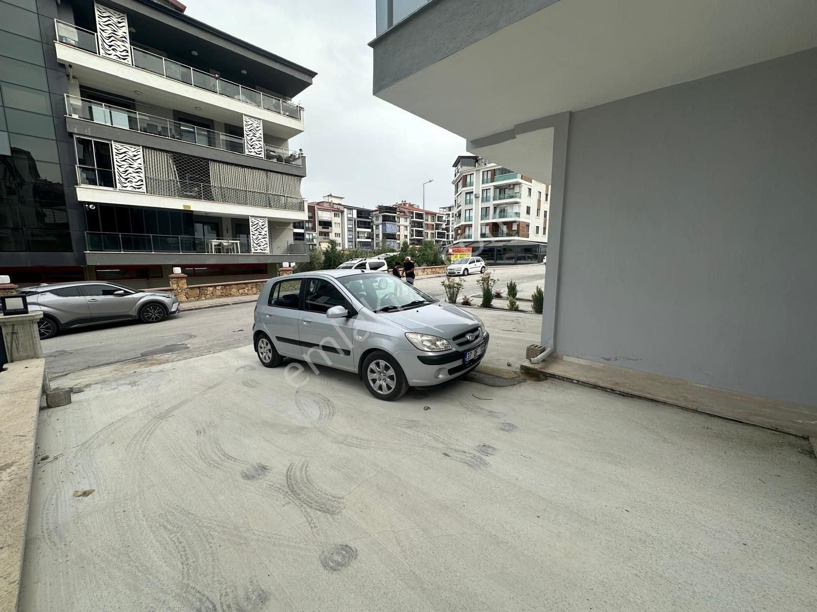 İnciryadan Şemikler Gümüşler Bulvarında Lüks 2+1 Sıfır Daire