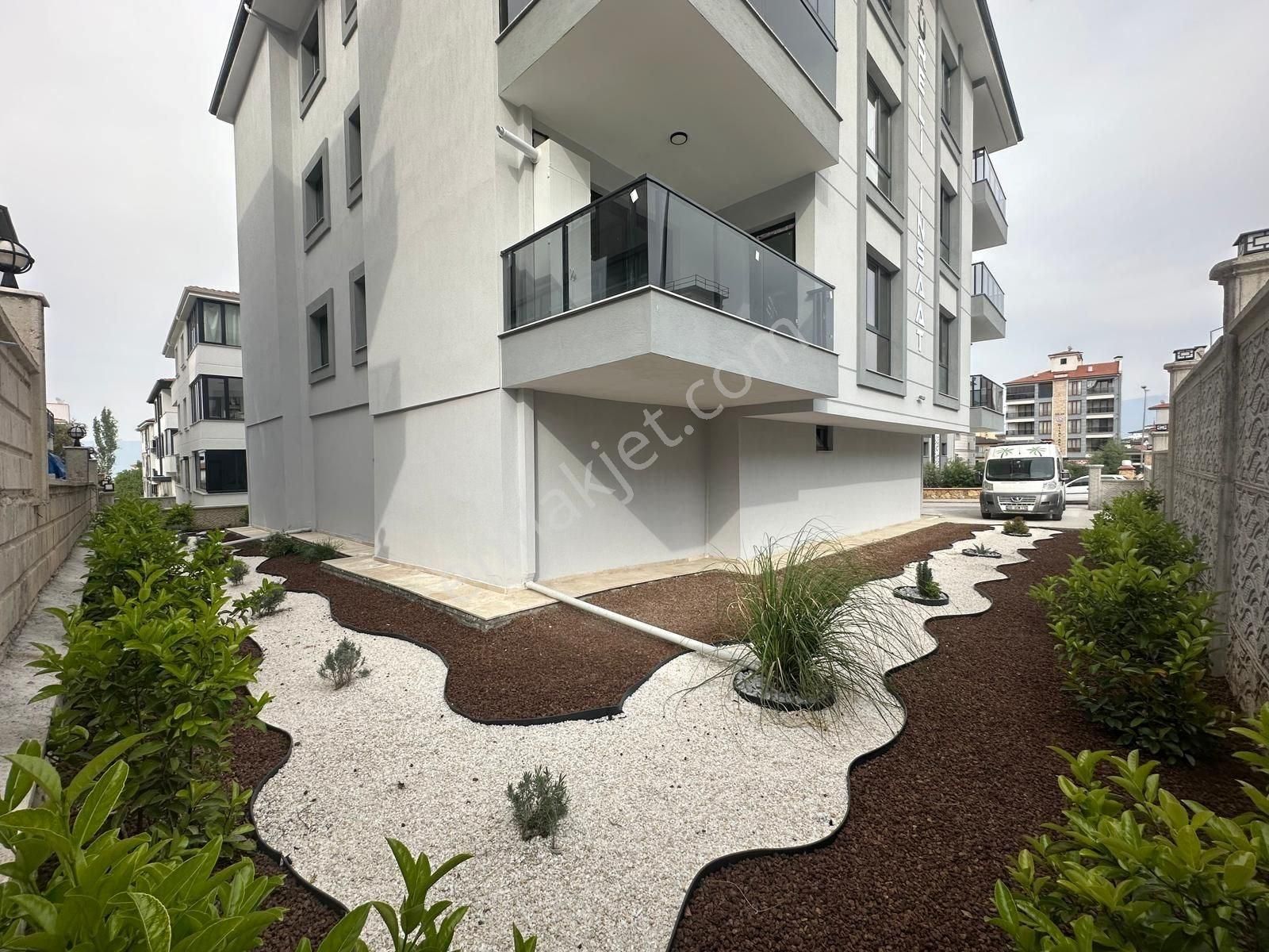 İnciryadan Şemikler Gümüşler Bulvarında Lüks 2+1 Sıfır Daire