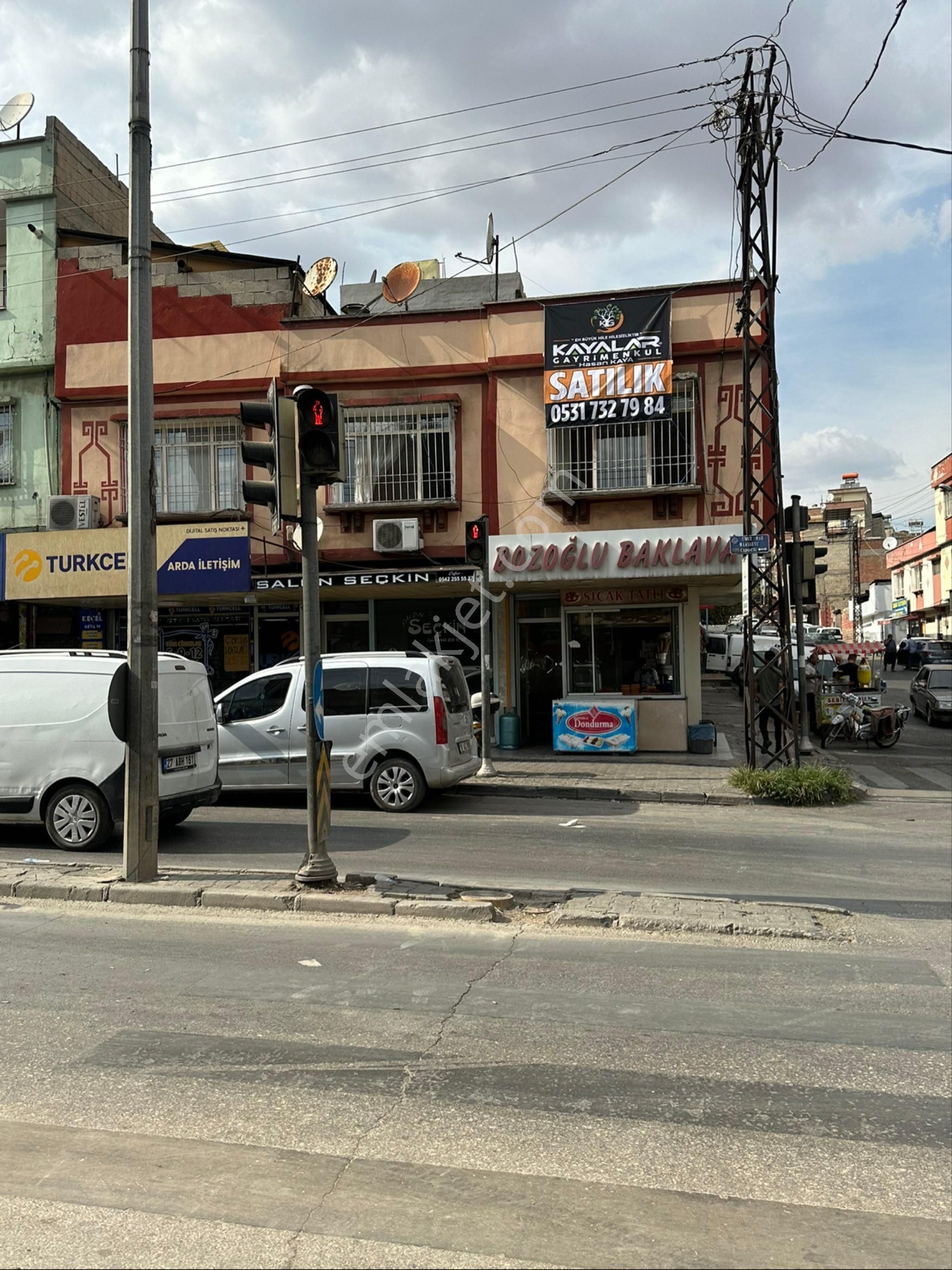Yüksek Kira Getirisi 2 Katlı 4 Ticari Dükkan