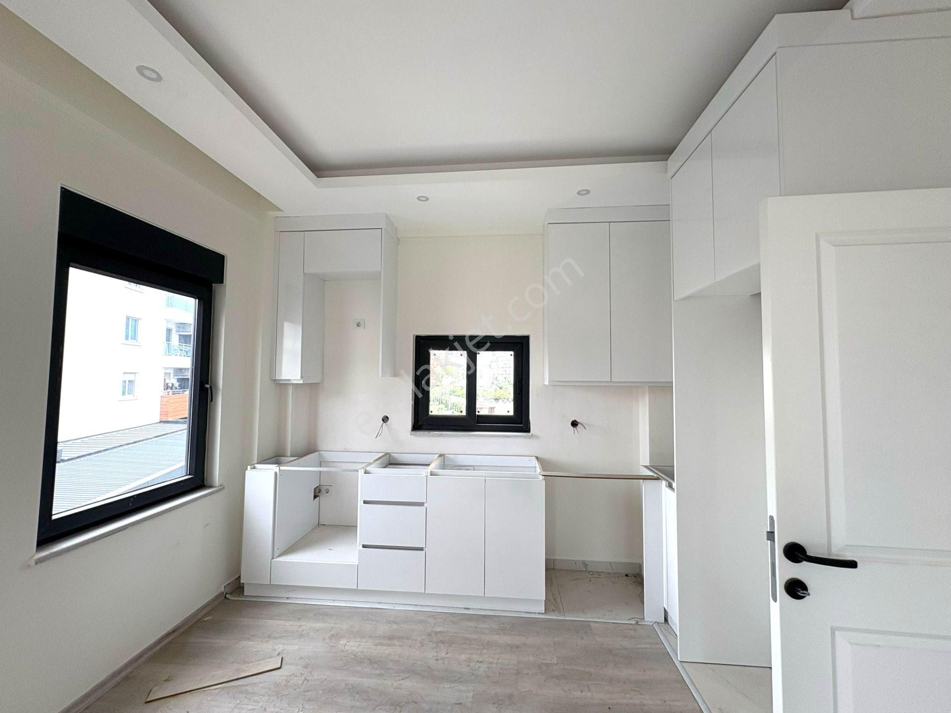 Cikcilli Mahallesi / Alanya Yeni Binada Acil Satılık 2+1 Ev
