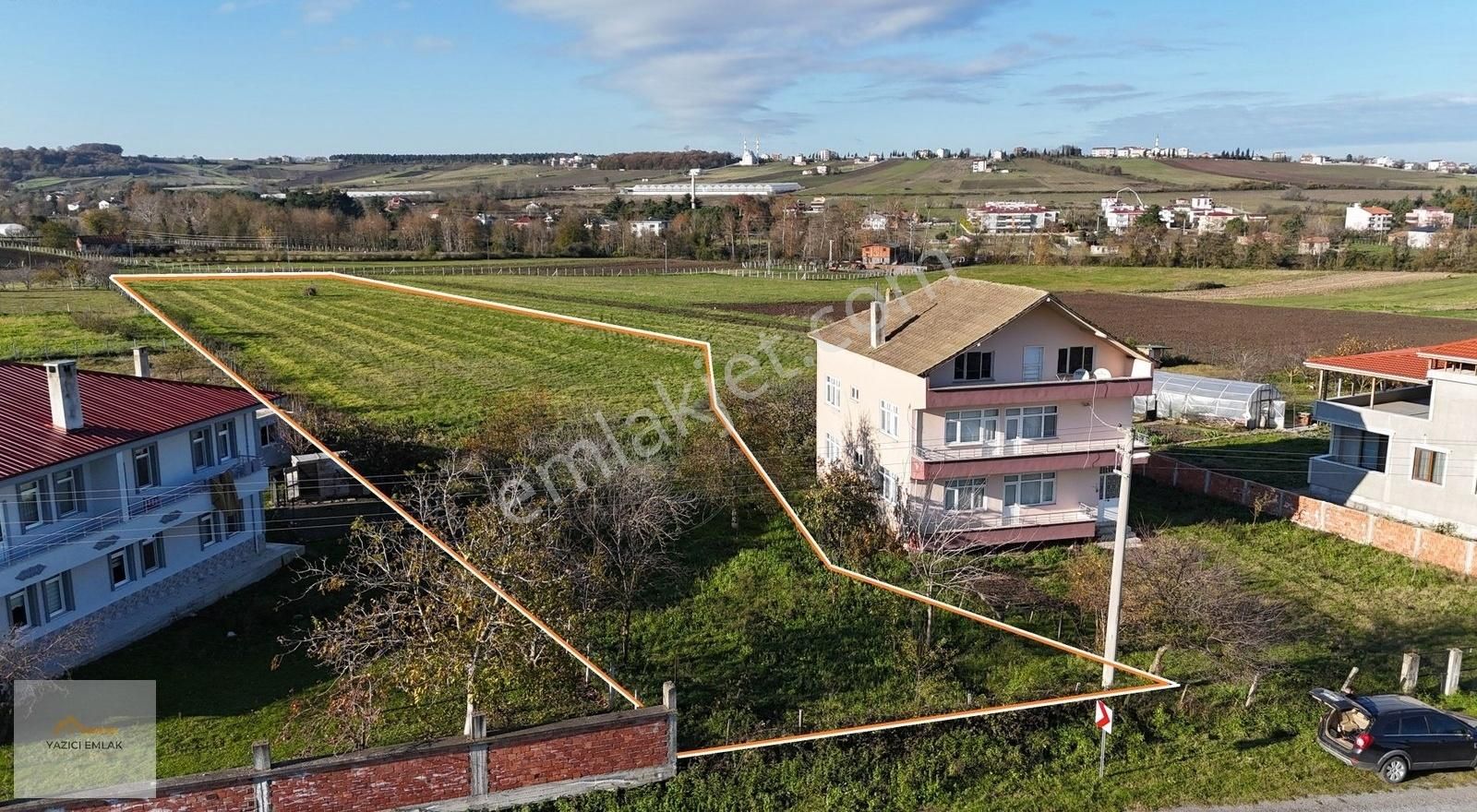 Villalar Bölgesinde Merkeze 2 Km Satılık Tarla
