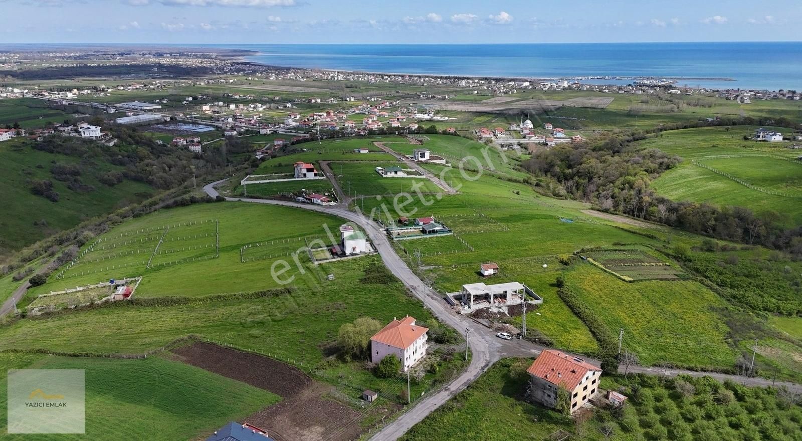 Villalar Bölgesinde Manzaralı 605 M2 Köşe Başı Satılık Arsa