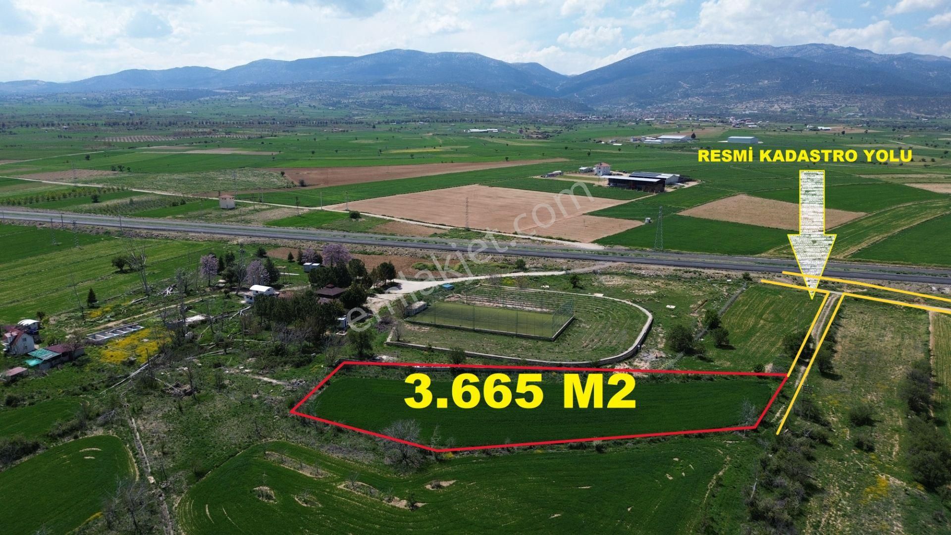 Korkuteli Bozovada Yeni Yol Kenarı Resmi Yolu Olan 3665 M2 Tarla