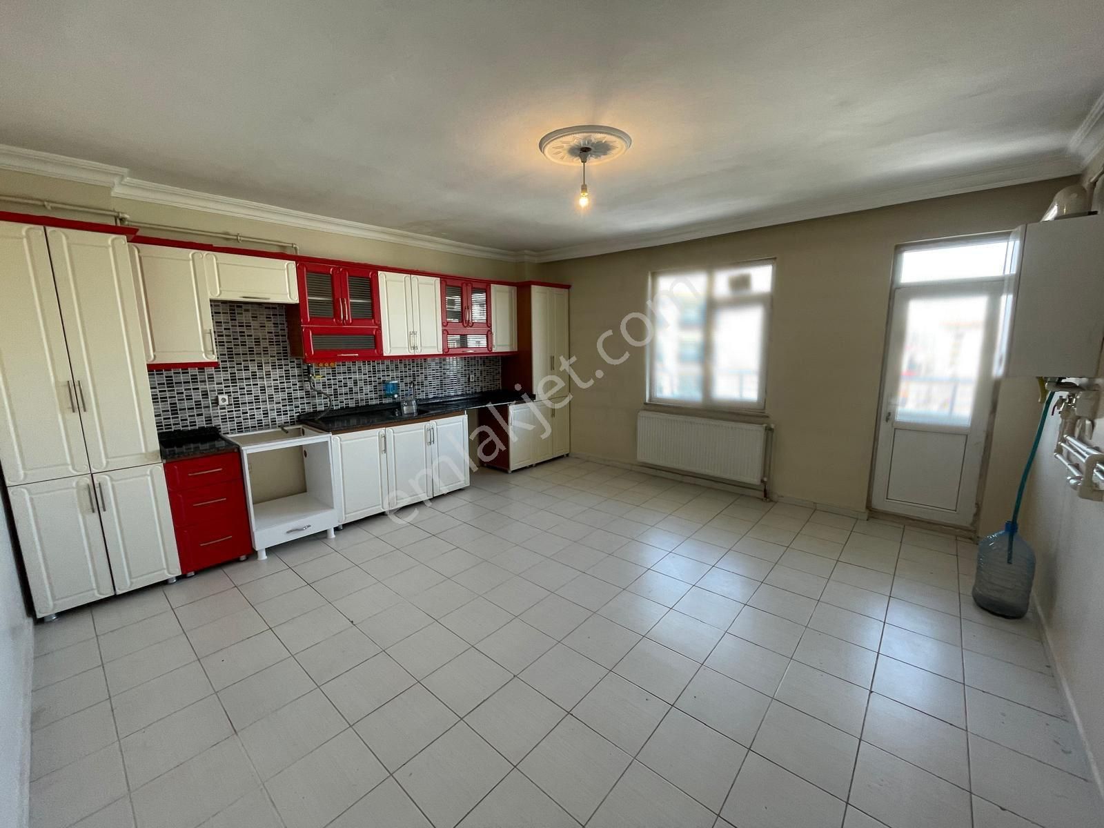 Alipaşa Mahallesinde 3+1 Site İçi Satılık Daire
