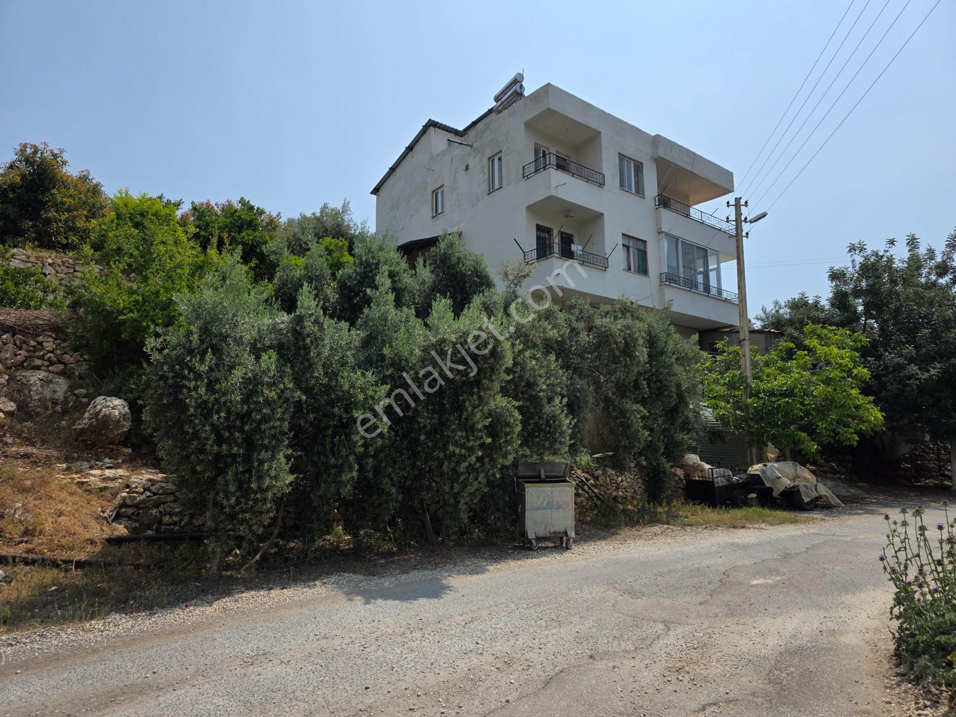 Erdemli Kocahasanlı Da Satılık 3 Katlı Müstakil Ev