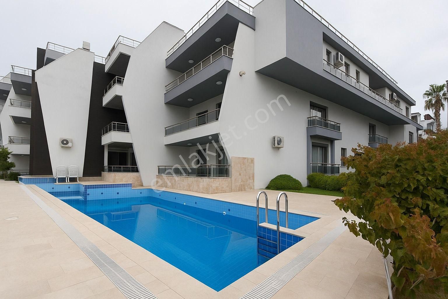Rs Netten Kuşadası Marina Mevki Full Deniz Manzararalı Havuzlu Sitede 2+1 Daire