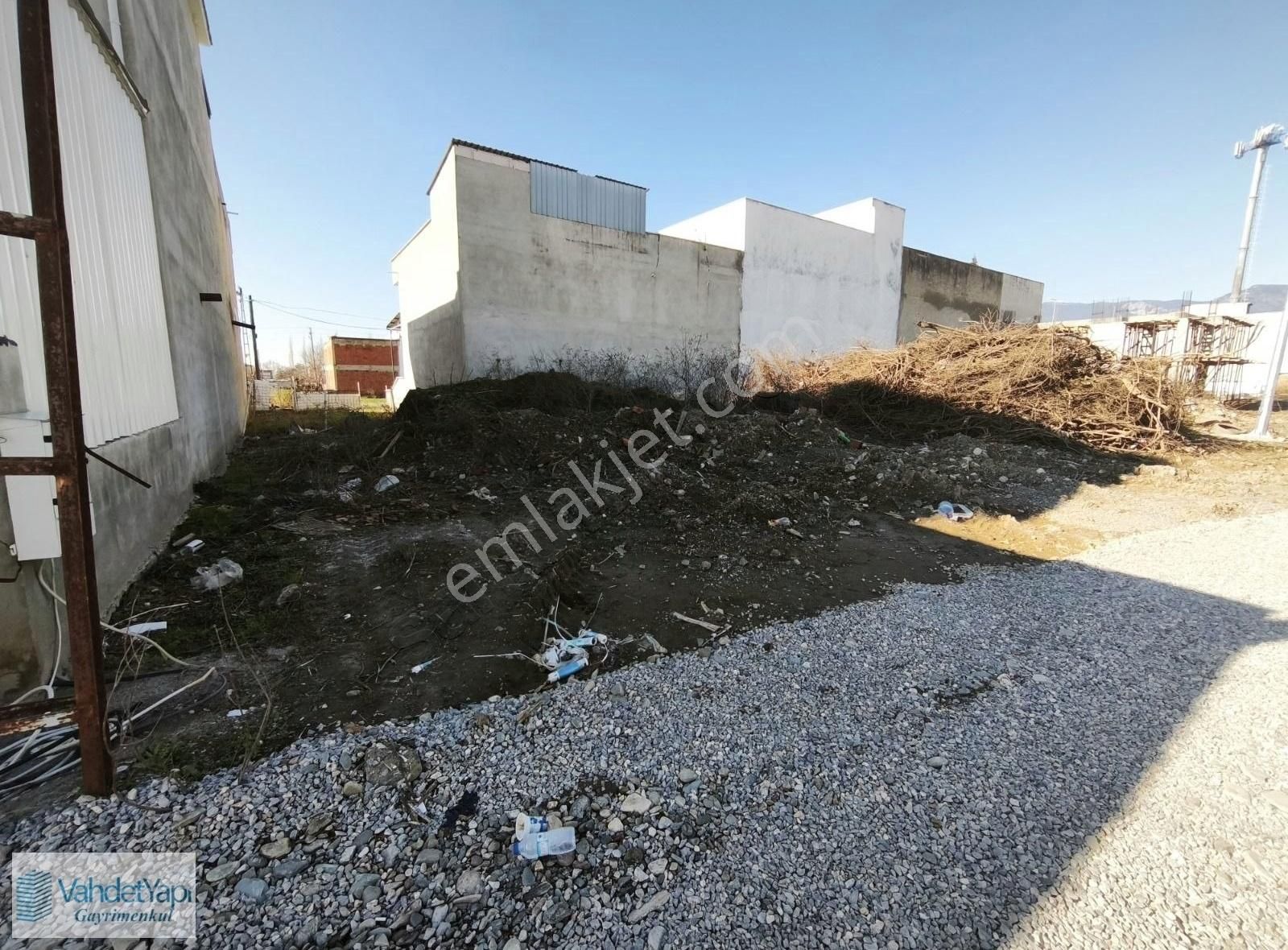 Vahdet'ten Sanayi İçinde Ticari 2 Kat Müseadeli İmarlı Arsa