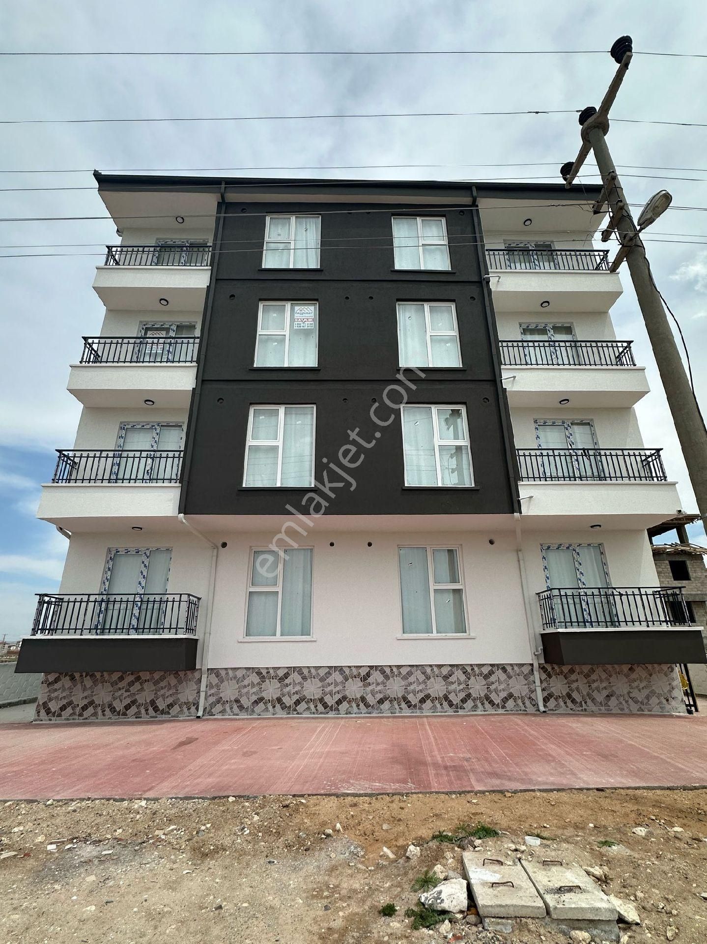 Taşpınar Gayrimenkul'den Satılık Aratol Bahçeli Mah Mercedes Karşısı 1+1 Daire Ara Kat Eşyalı