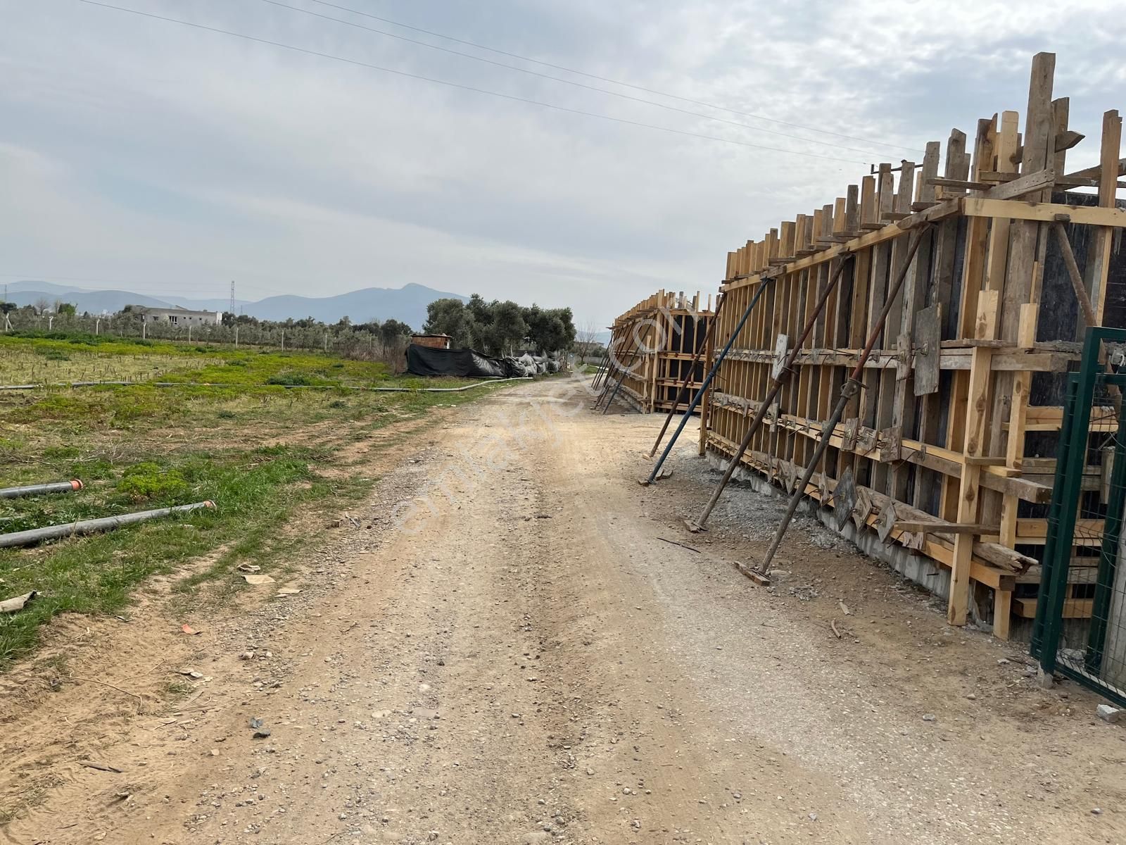 Torbalı Eğerci Mah Müstakil Tek Tapu 2570 M2 Satılık Bağ