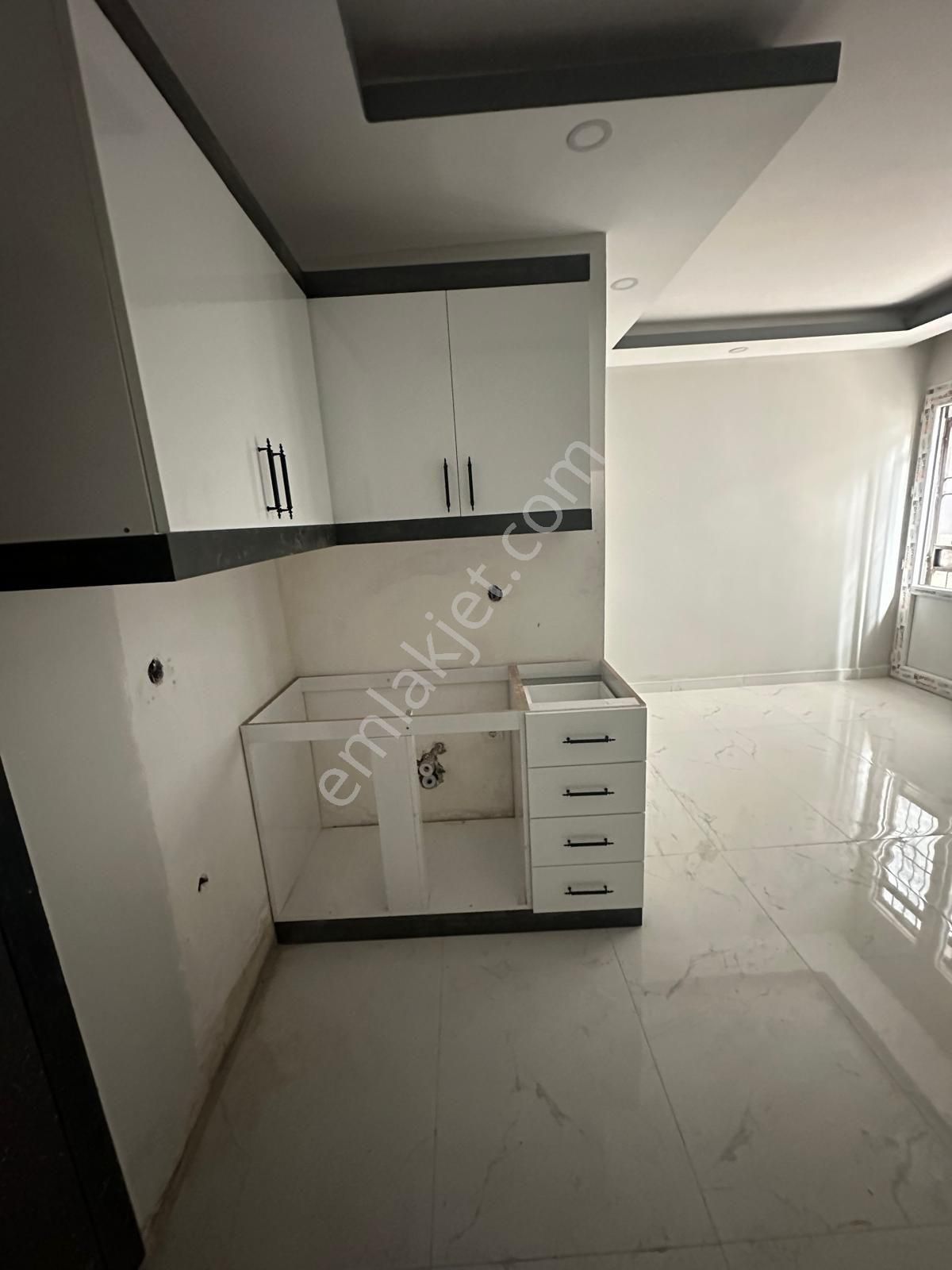 Binevler Rasaf Yolunda Satılık 1+0 Daire