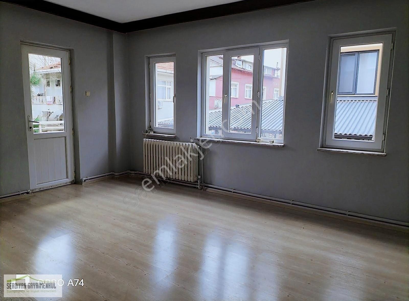 Sakarya Serdivan Altınova Mahallesinde Kiralık Daire..