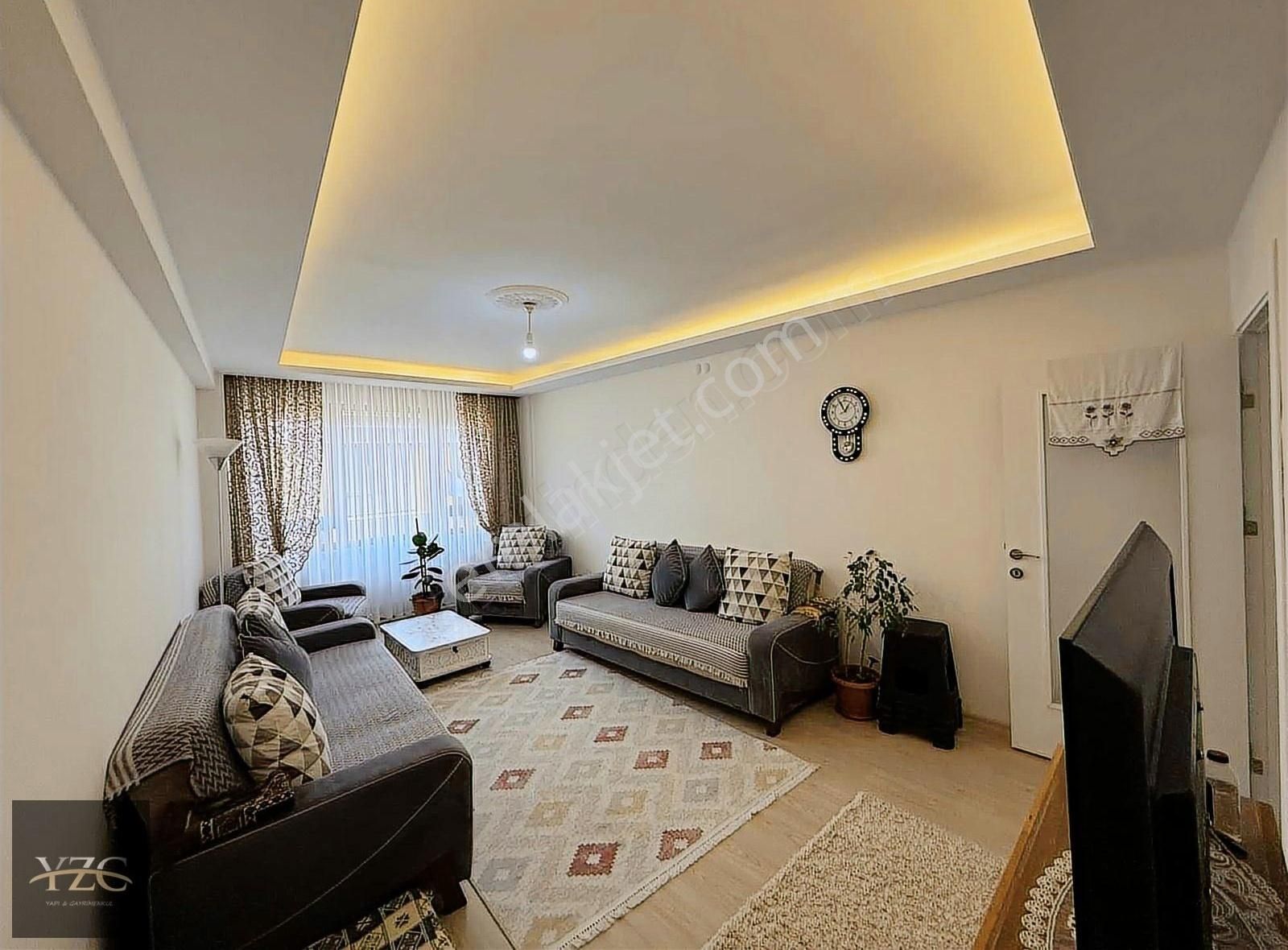 Yzg Den Kapalı Pazar Yakını Çift Balkonlu 2+1 Satılık Daire